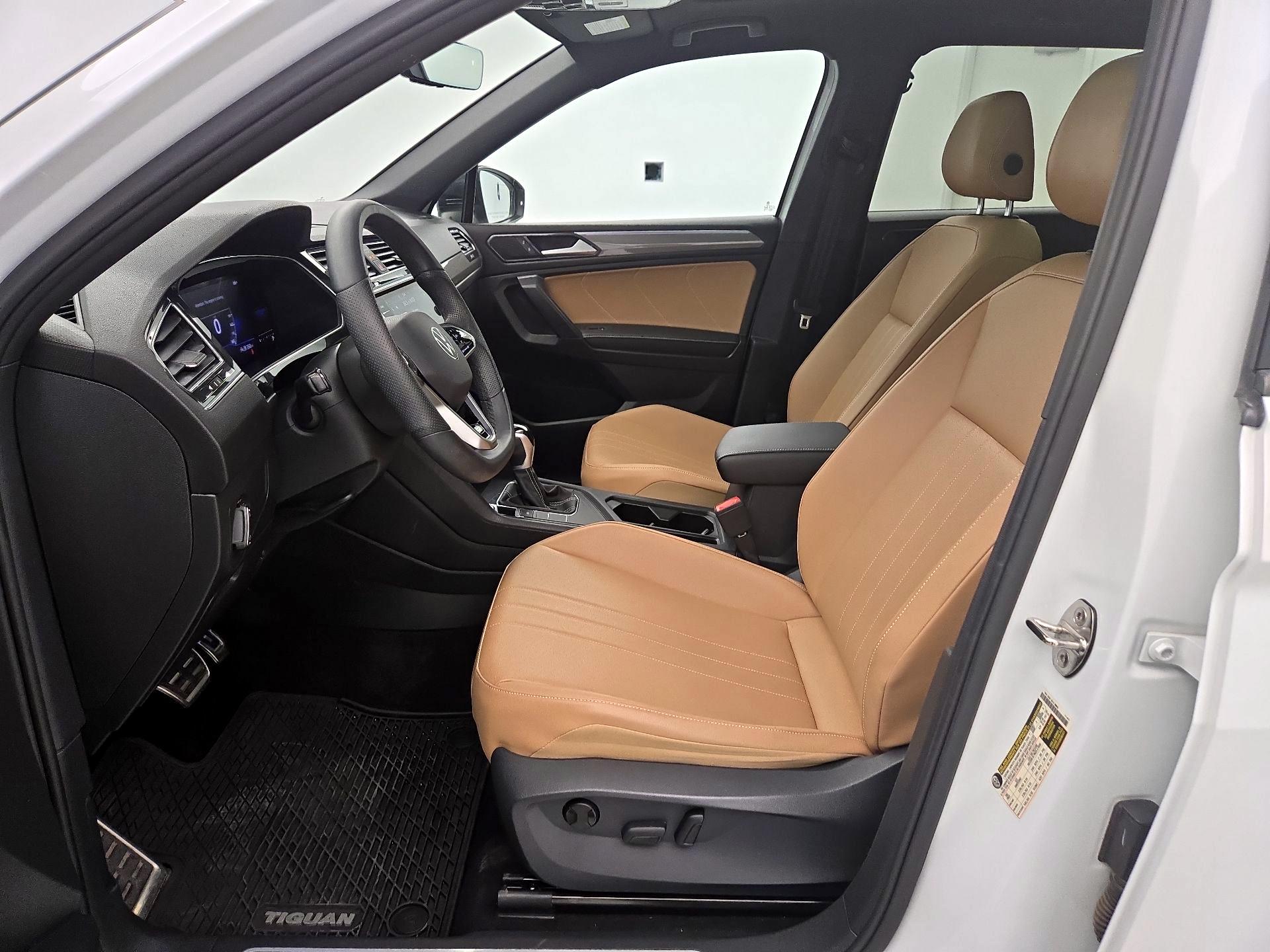 Thumbnail: 2022 Volkswagen Tiguan - 11