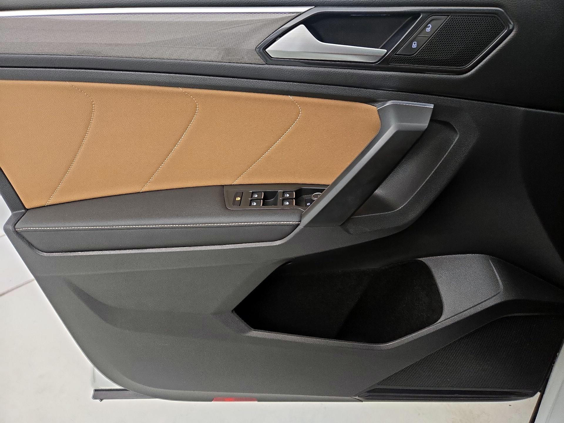 Thumbnail: 2022 Volkswagen Tiguan - 12