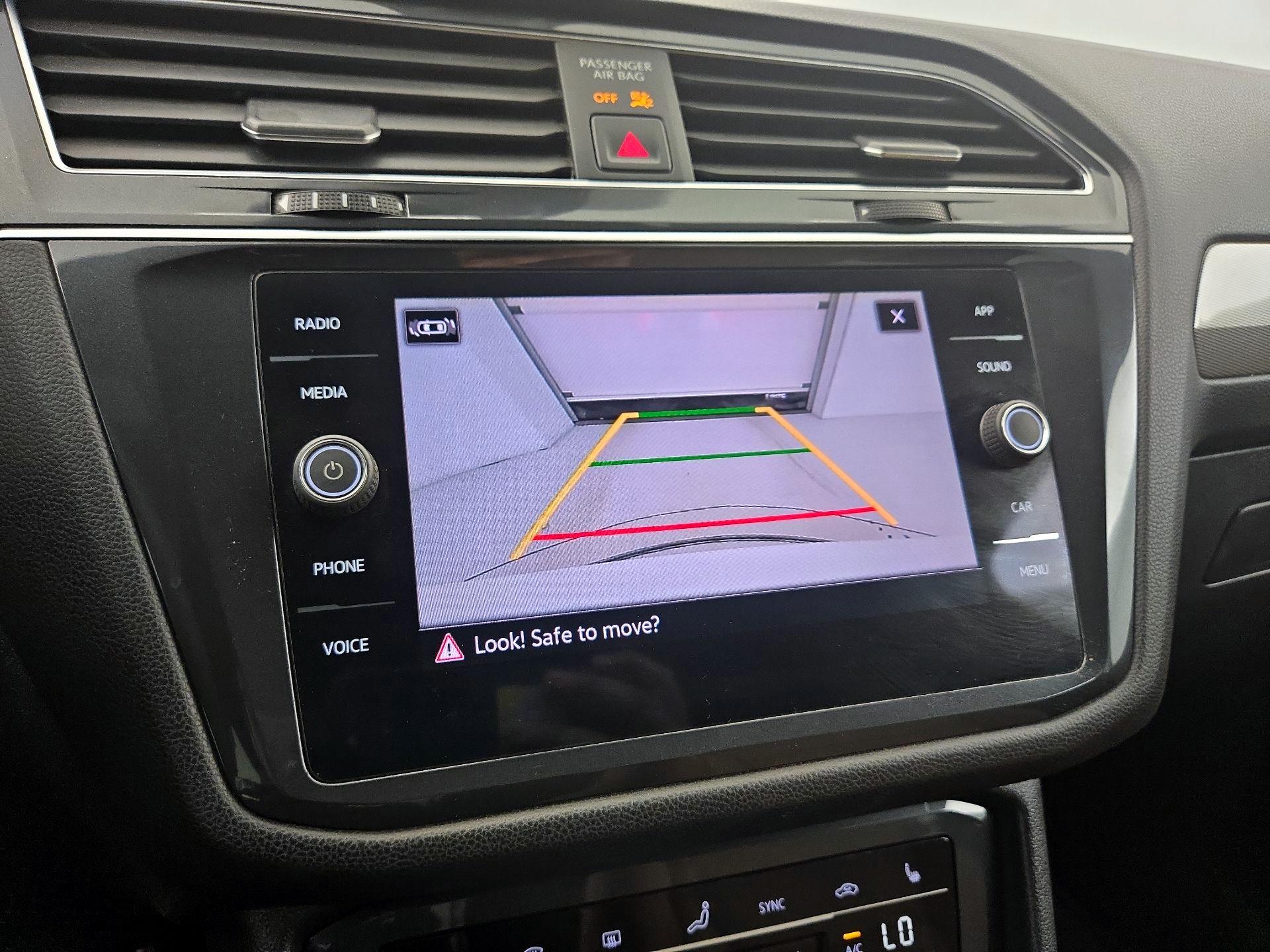 Thumbnail: 2022 Volkswagen Tiguan - 14
