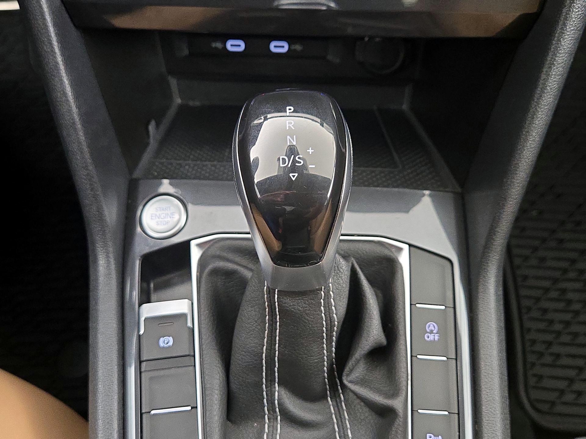 Thumbnail: 2022 Volkswagen Tiguan - 17