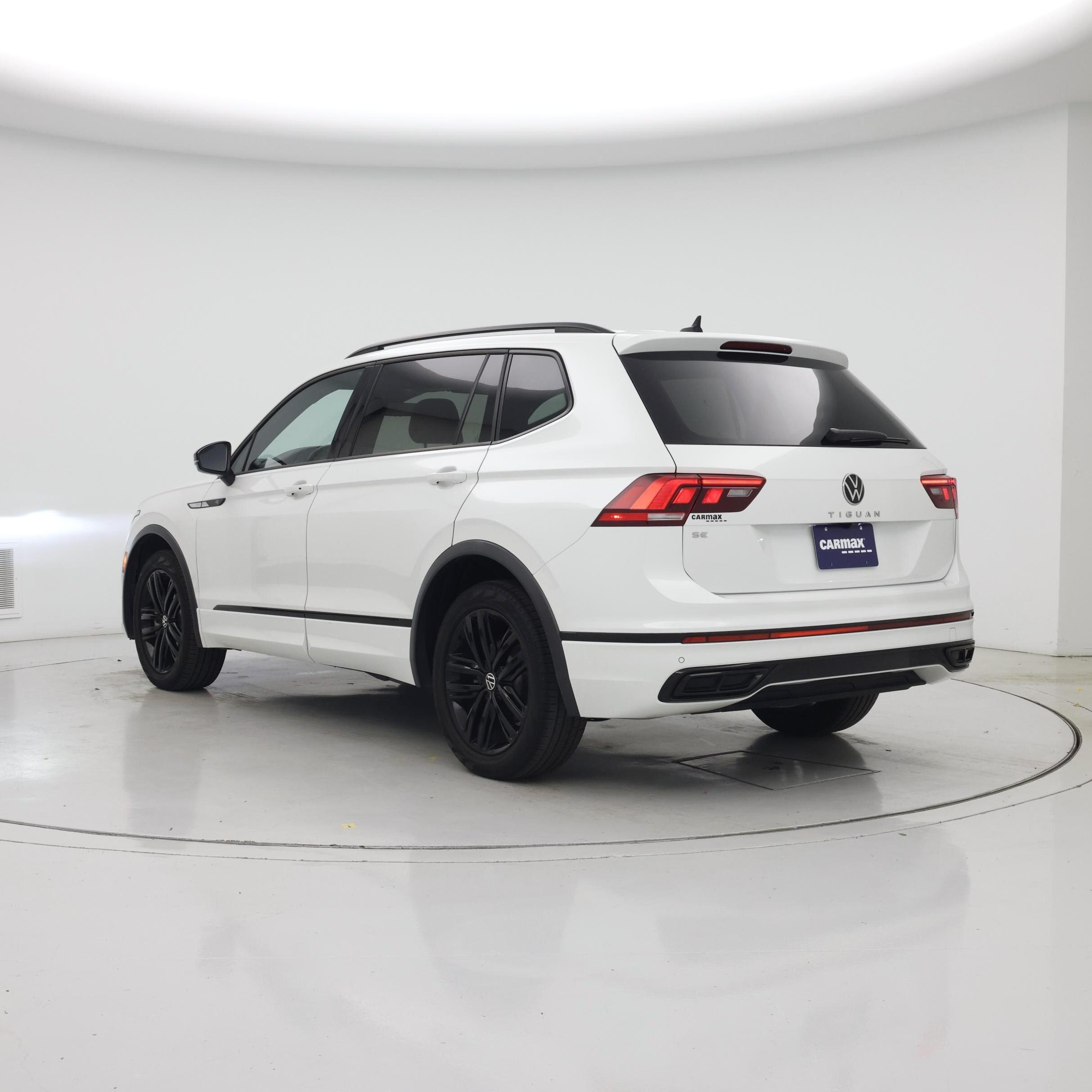 Thumbnail: 2022 Volkswagen Tiguan - 2