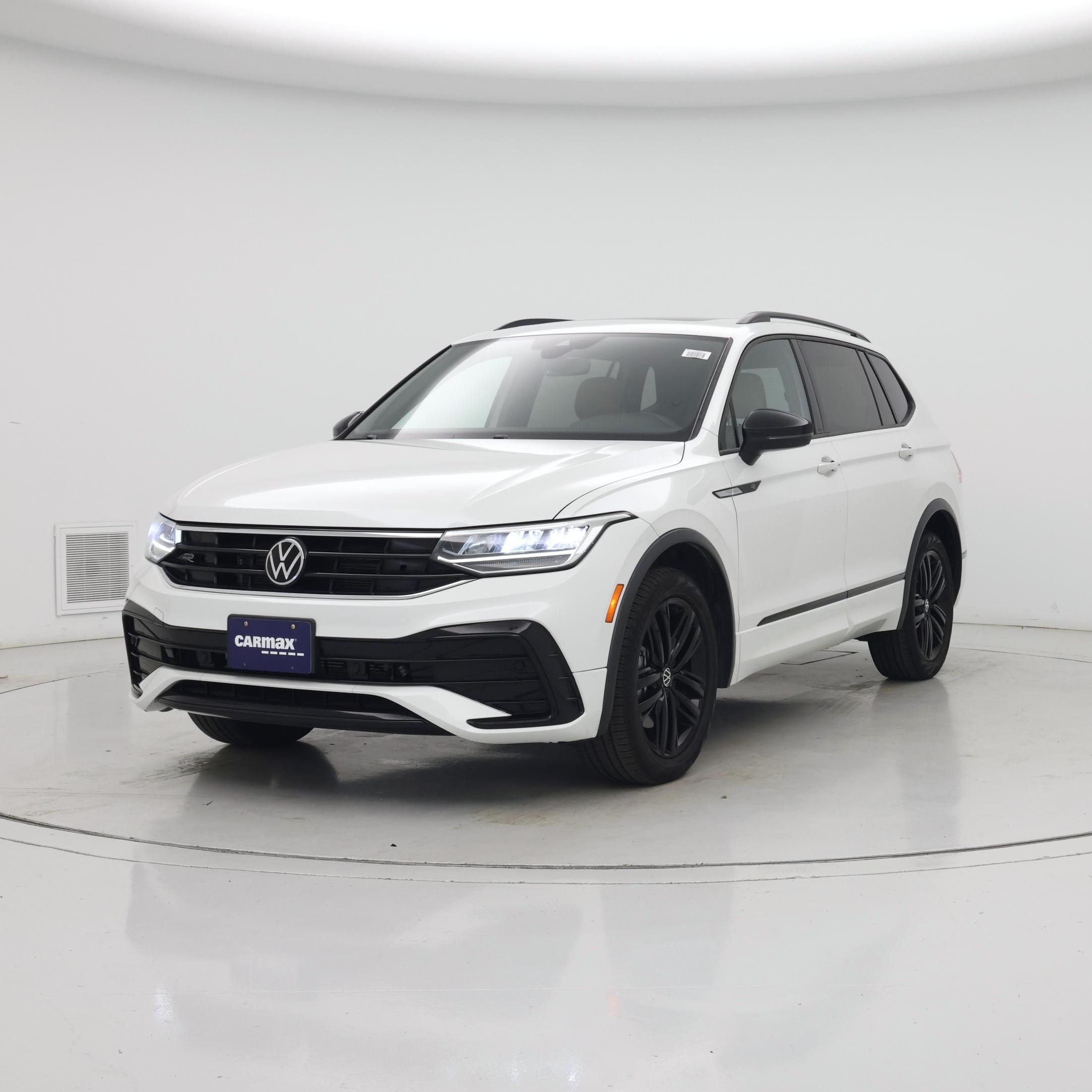 Thumbnail: 2022 Volkswagen Tiguan - 4