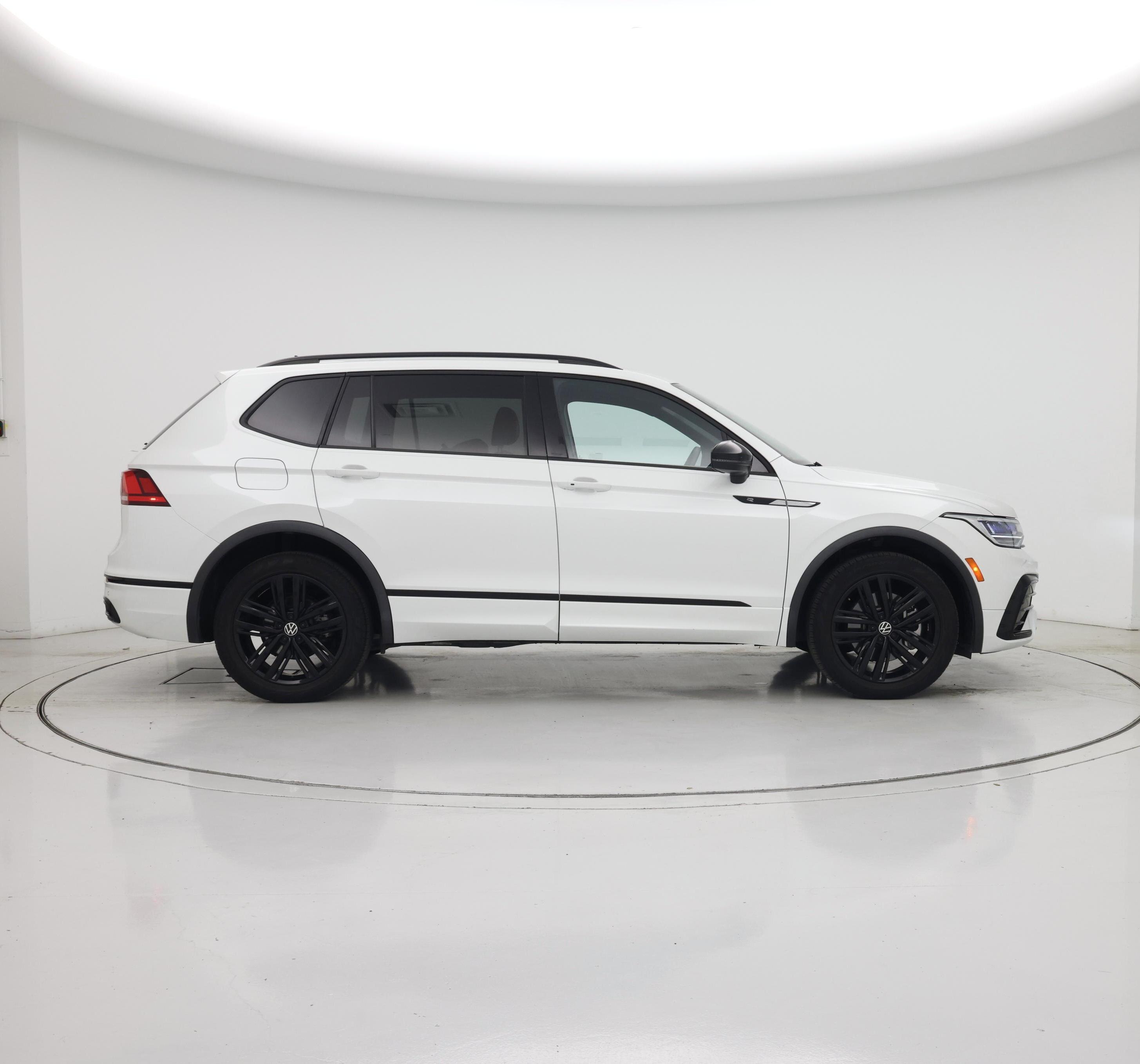 Thumbnail: 2022 Volkswagen Tiguan - 7