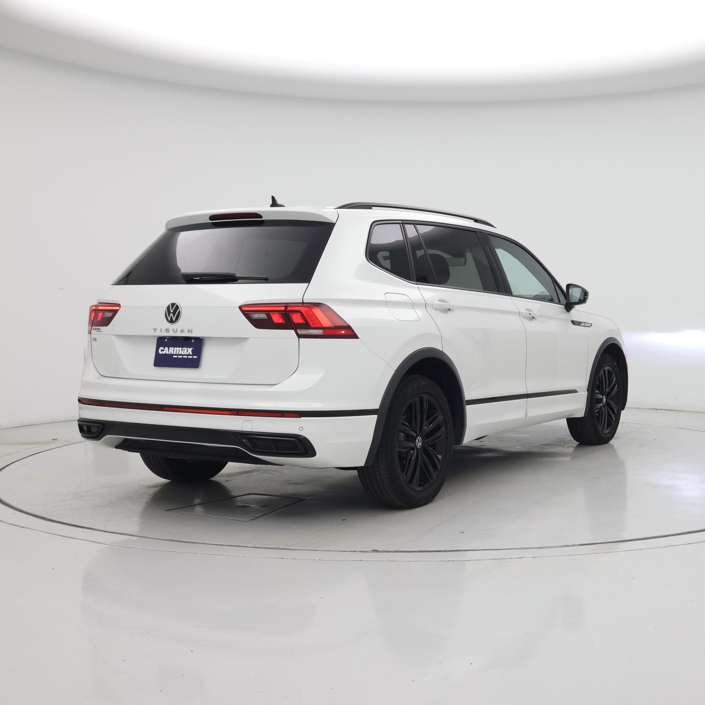 Thumbnail: 2022 Volkswagen Tiguan - 8
