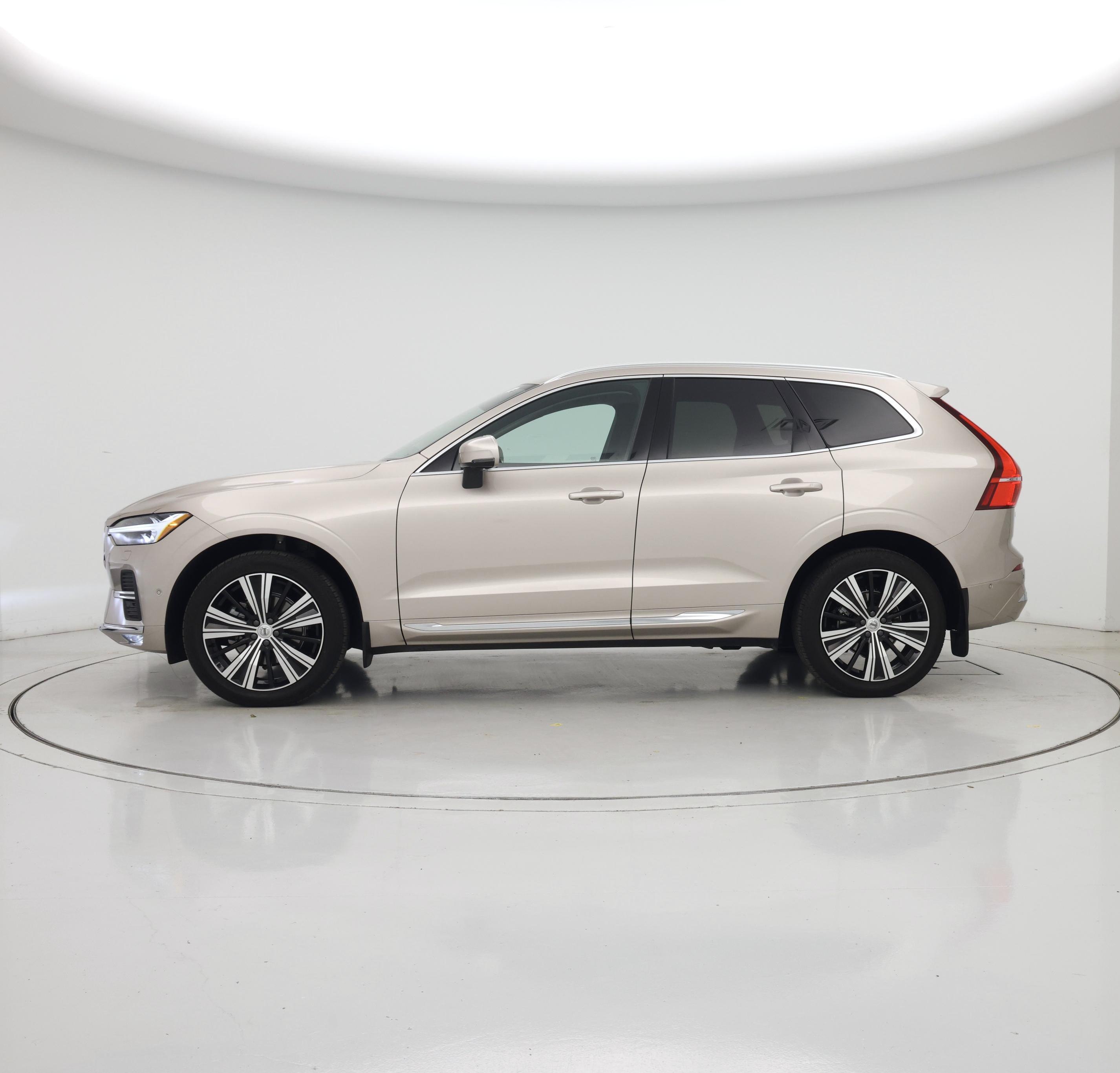 Thumbnail: 2023 Volvo XC60 - 3