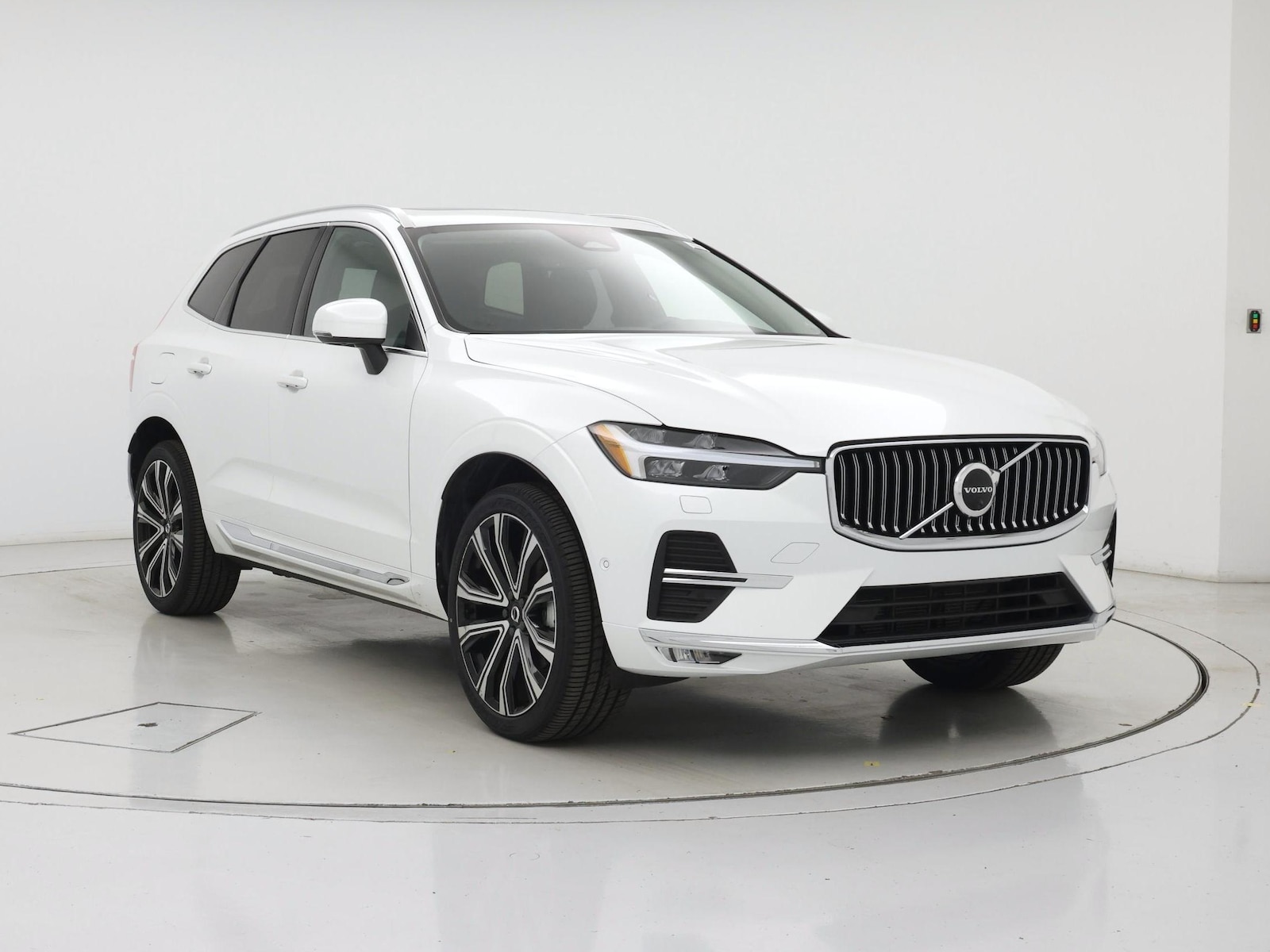 2023 Volvo XC60 Ultimate - Photo 2