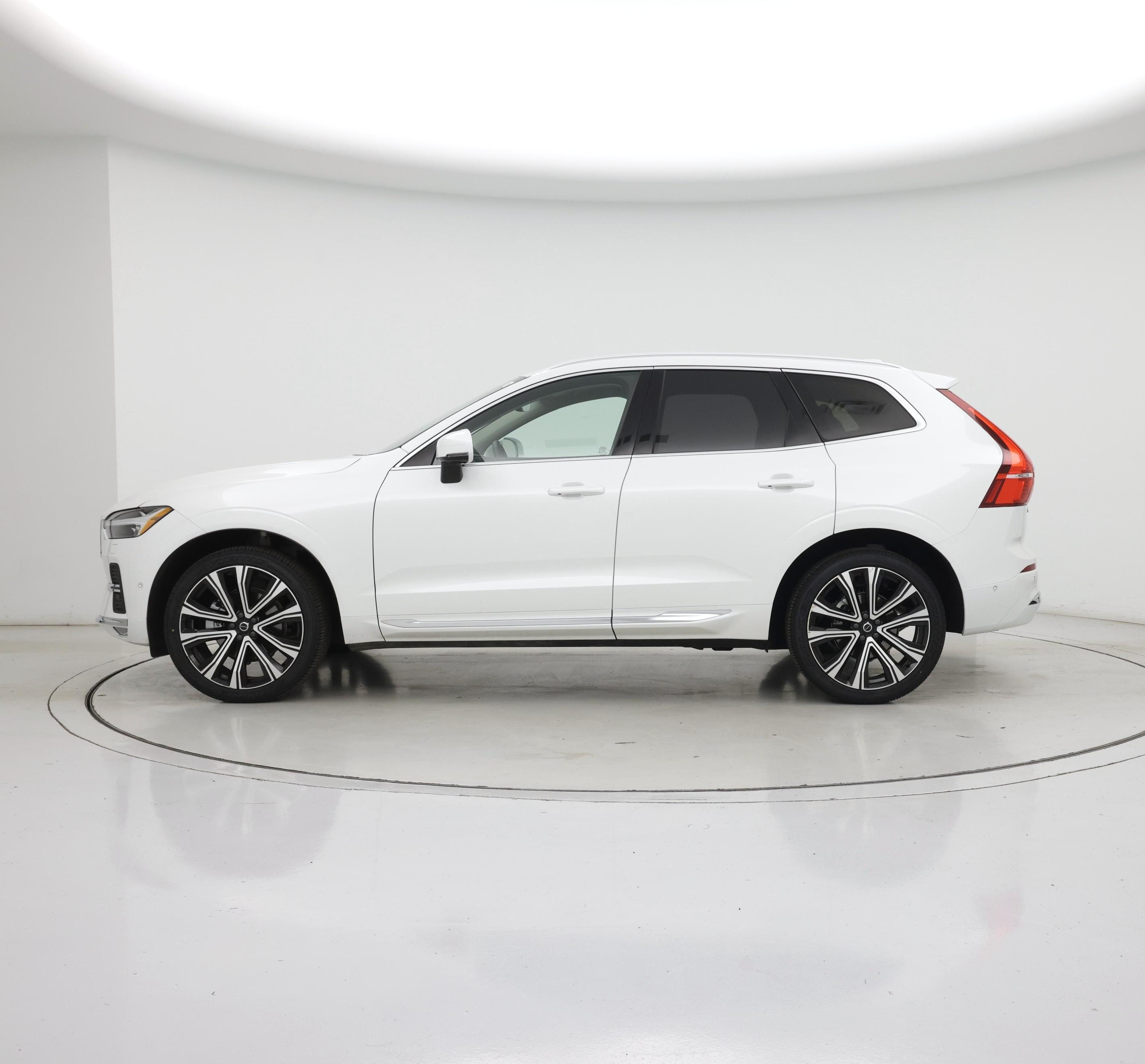 Thumbnail: 2023 Volvo XC60 - 3