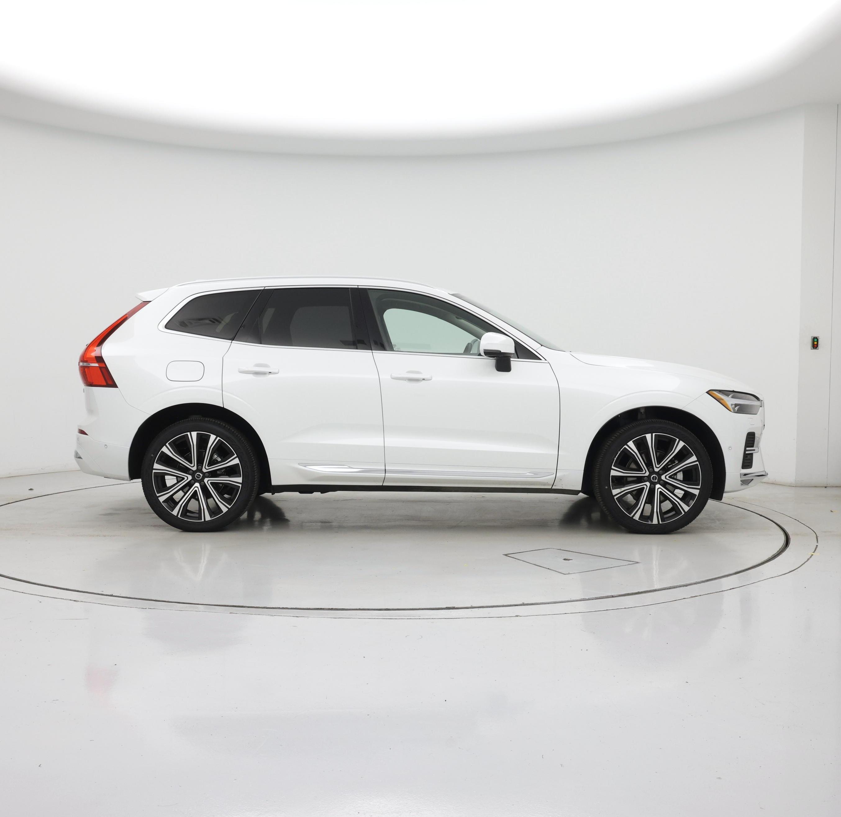 Thumbnail: 2023 Volvo XC60 - 7