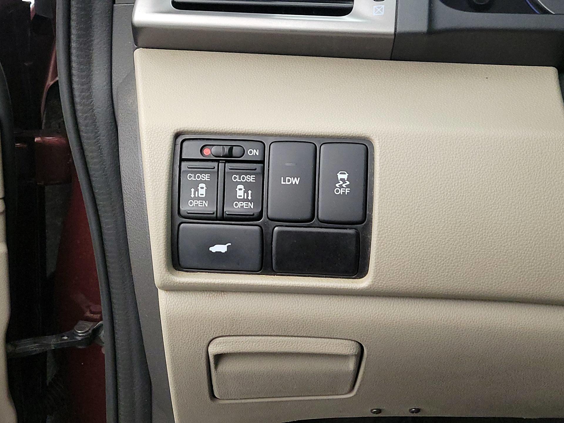 Thumbnail: 2016 Honda Odyssey - 13