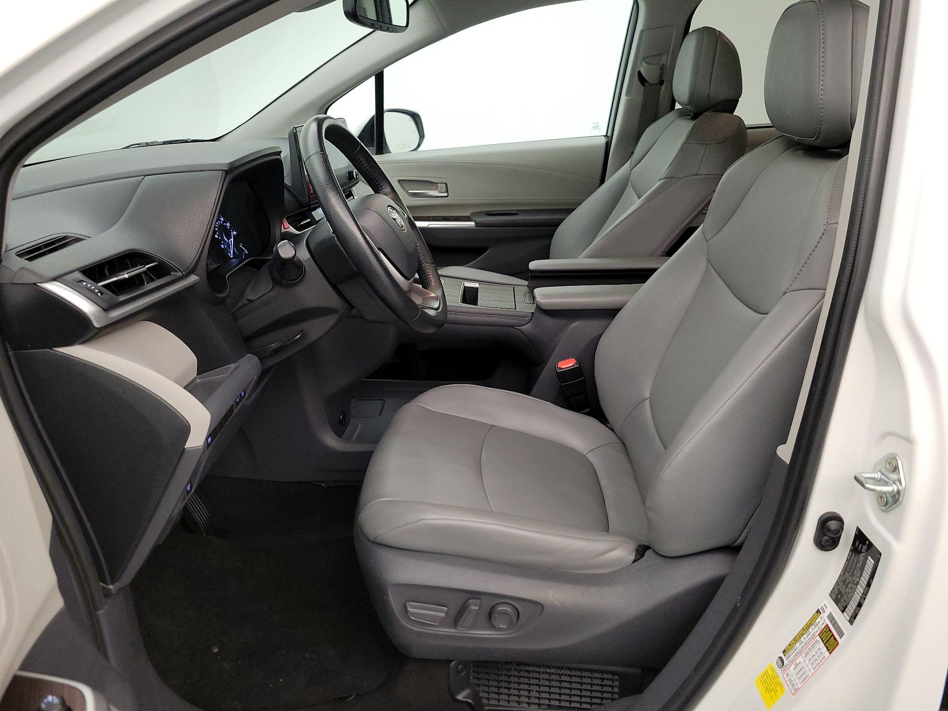 Thumbnail: 2021 Toyota Sienna - 11