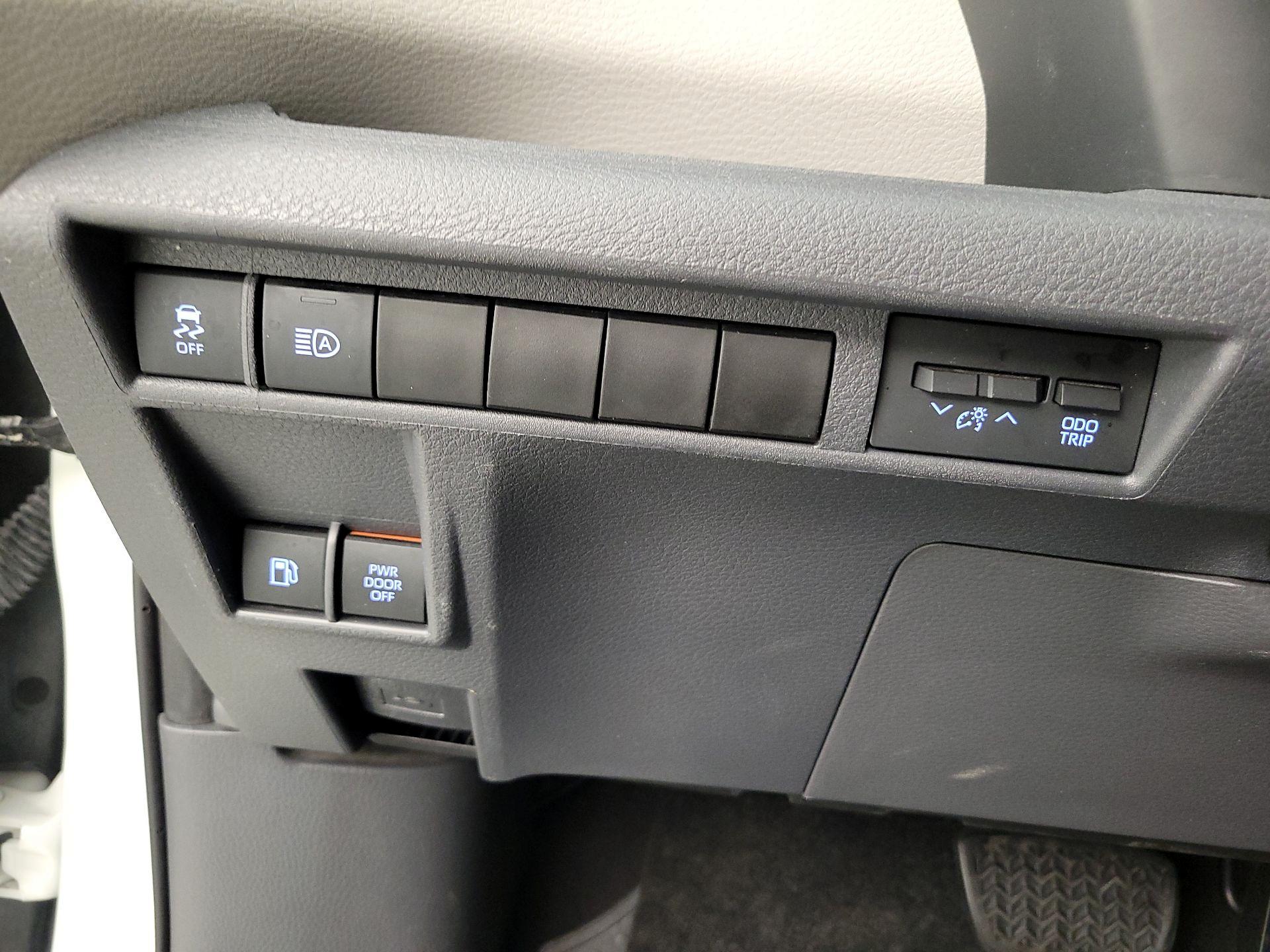 Thumbnail: 2021 Toyota Sienna - 13