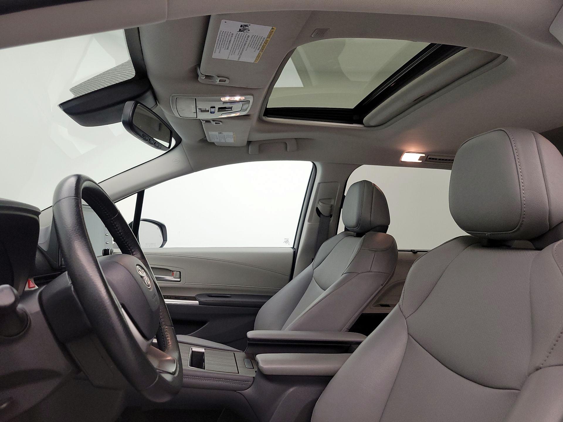 Thumbnail: 2021 Toyota Sienna - 19
