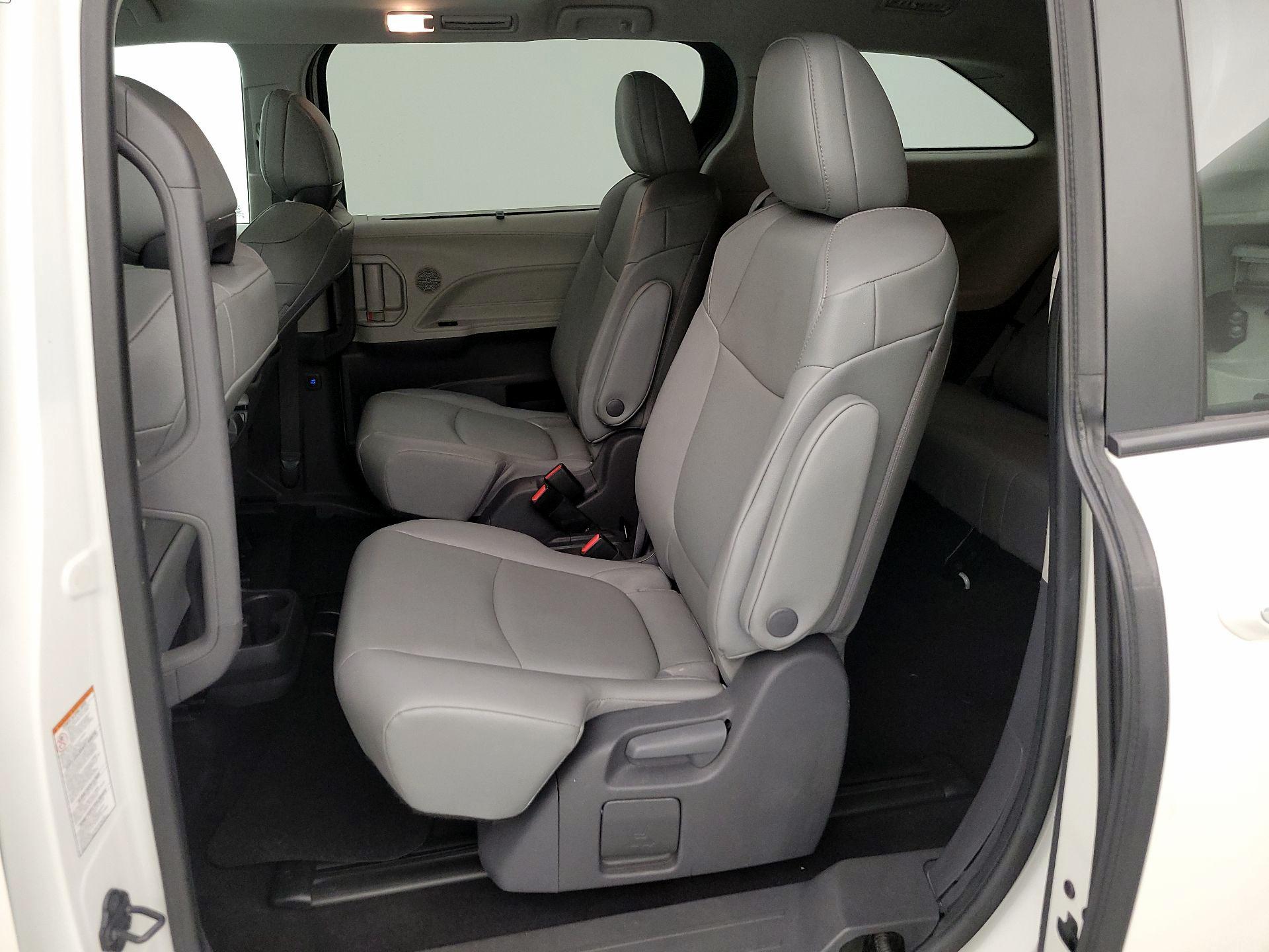 Thumbnail: 2021 Toyota Sienna - 20