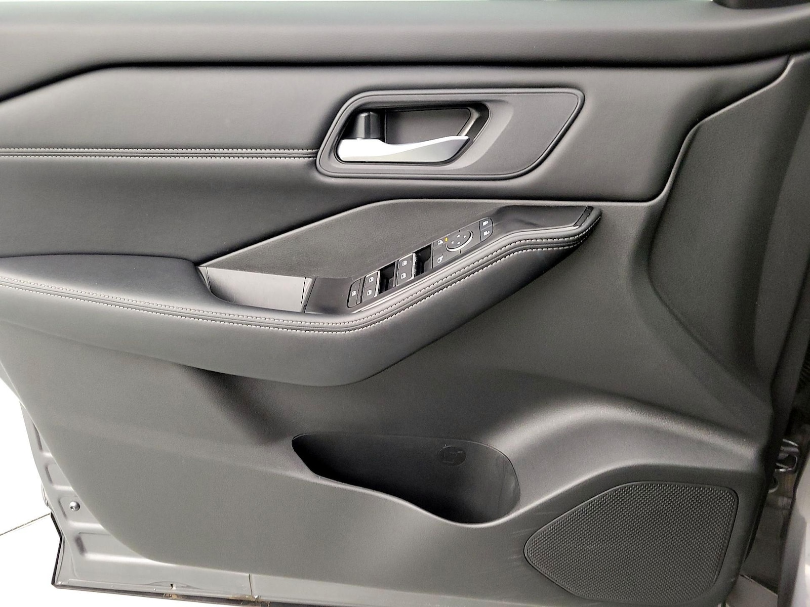 2024 Nissan Rogue SL - Photo 13