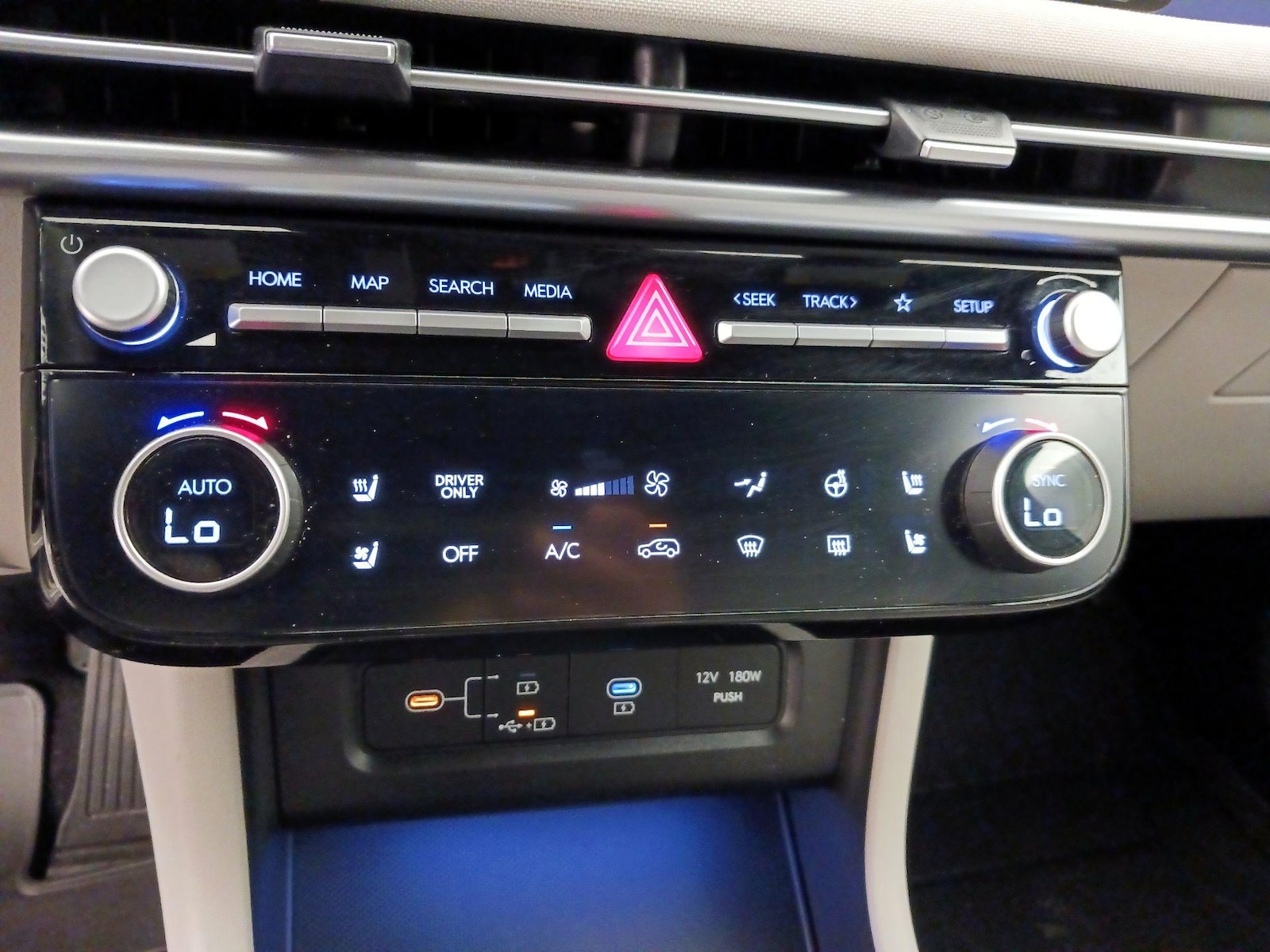 2025 Hyundai Tucson Limited - Photo 18