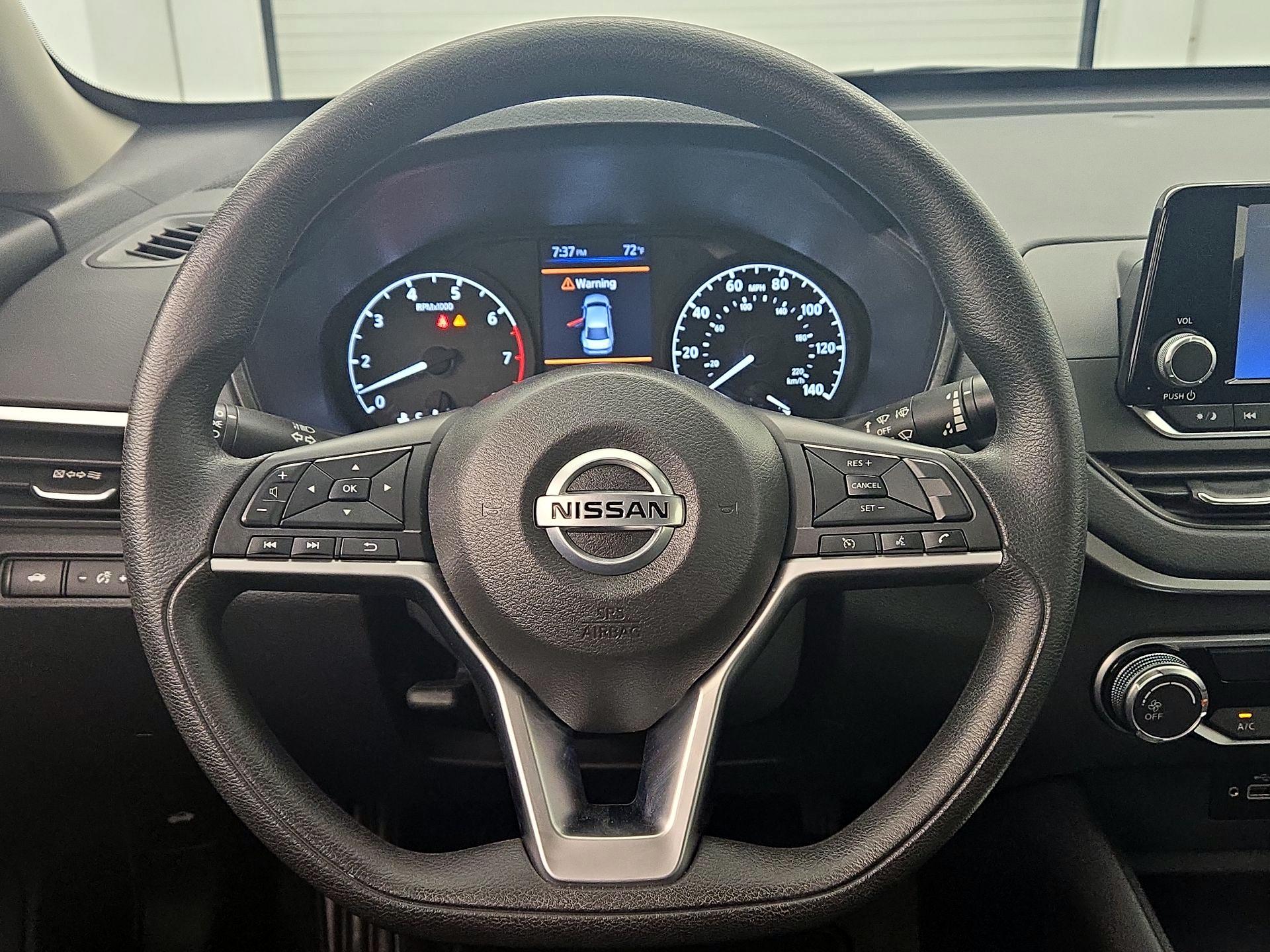 Thumbnail: 2022 Nissan Altima - 10