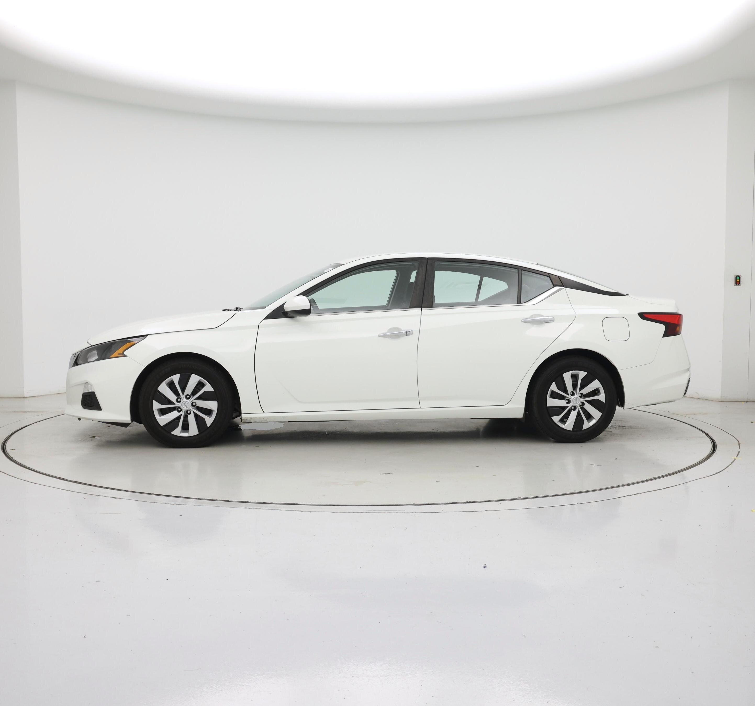 Thumbnail: 2022 Nissan Altima - 3