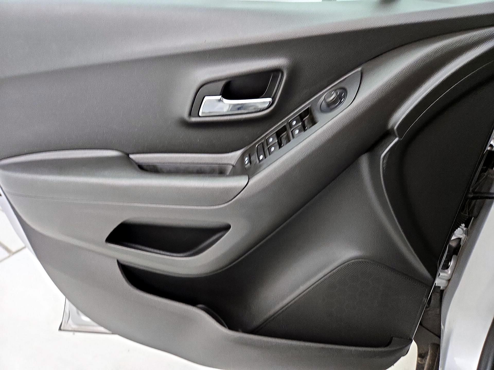Thumbnail: 2022 Chevrolet Trax - 12