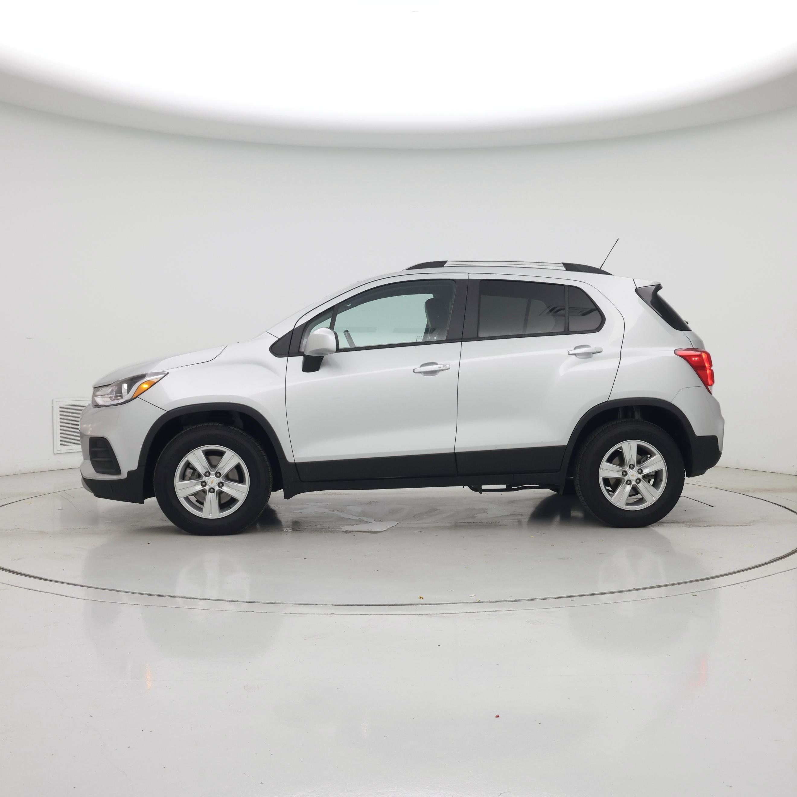 Thumbnail: 2022 Chevrolet Trax - 3