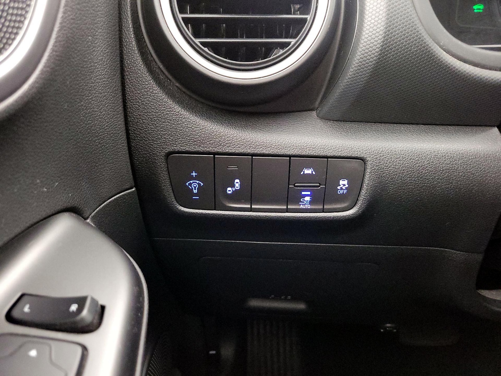 2020 Hyundai Kona EV SEL - Photo 14