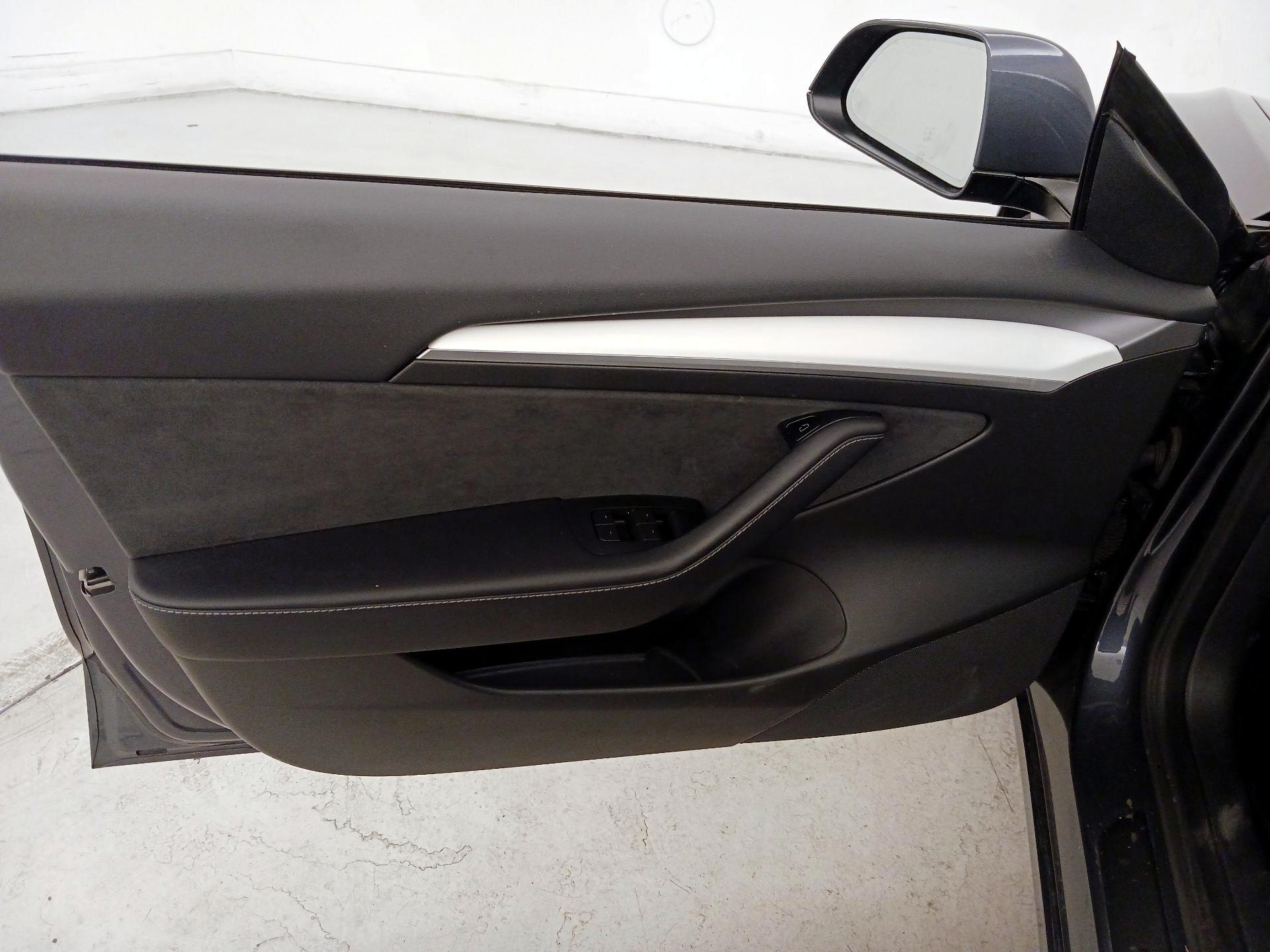 Thumbnail: 2022 Tesla Model 3 - 12
