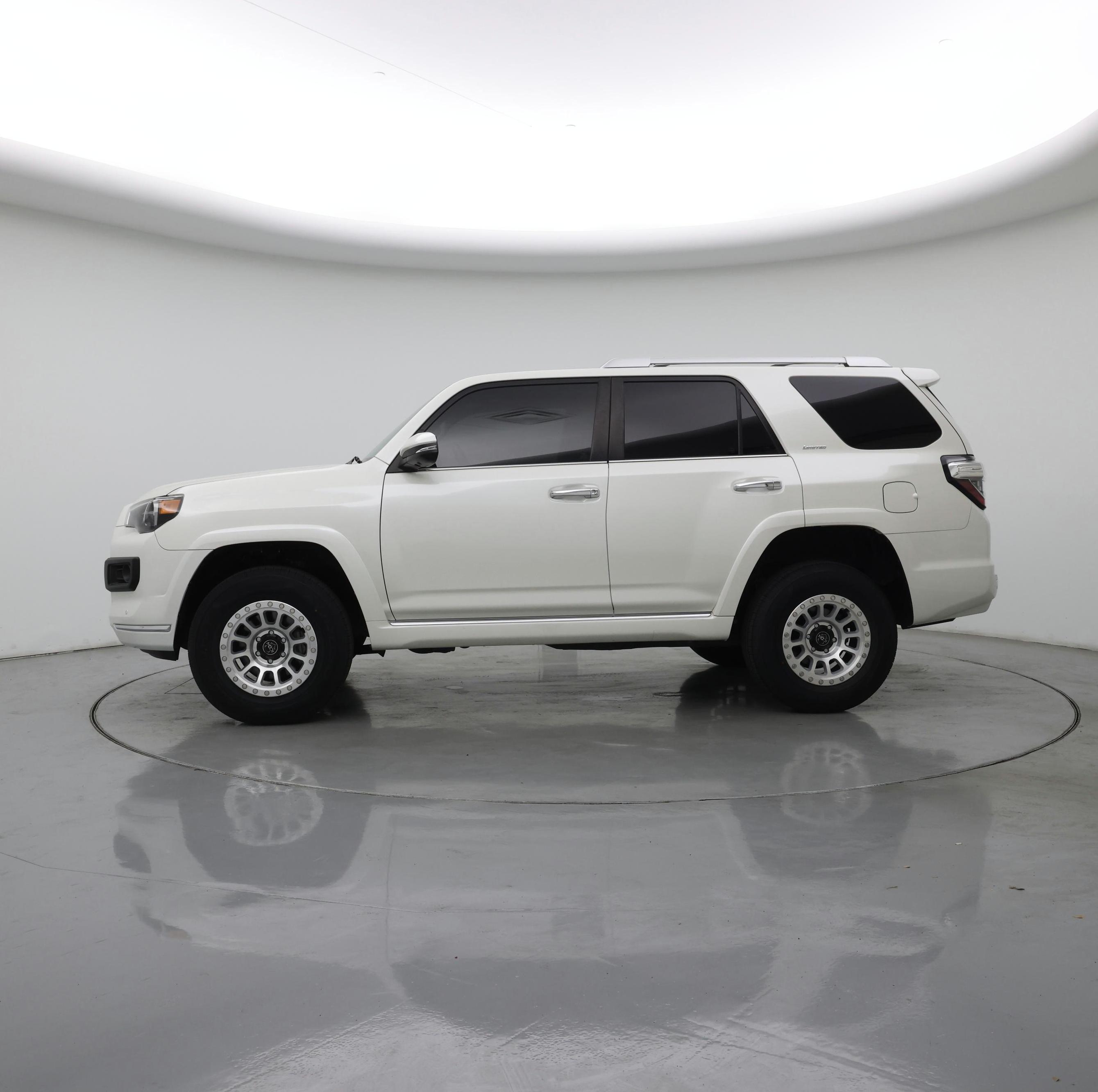 Thumbnail: 2022 Toyota 4Runner - 3