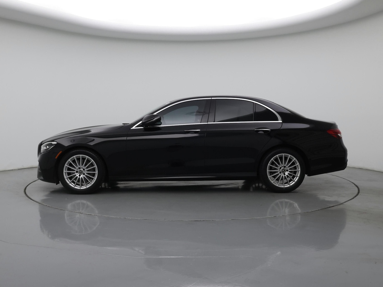 2023 Mercedes-Benz E-Class E350 - Photo 4