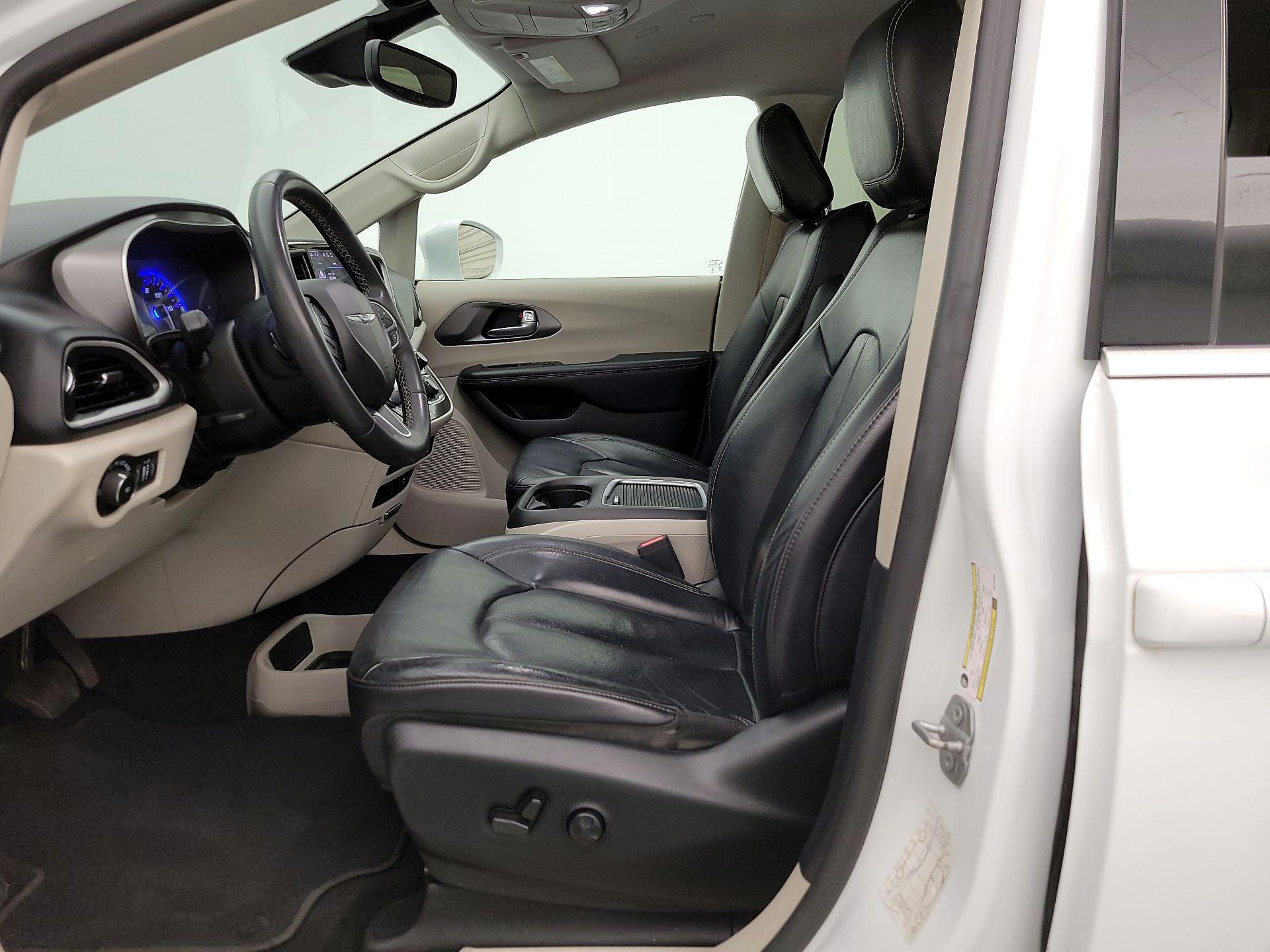 Thumbnail: 2022 Chrysler Pacifica - 11