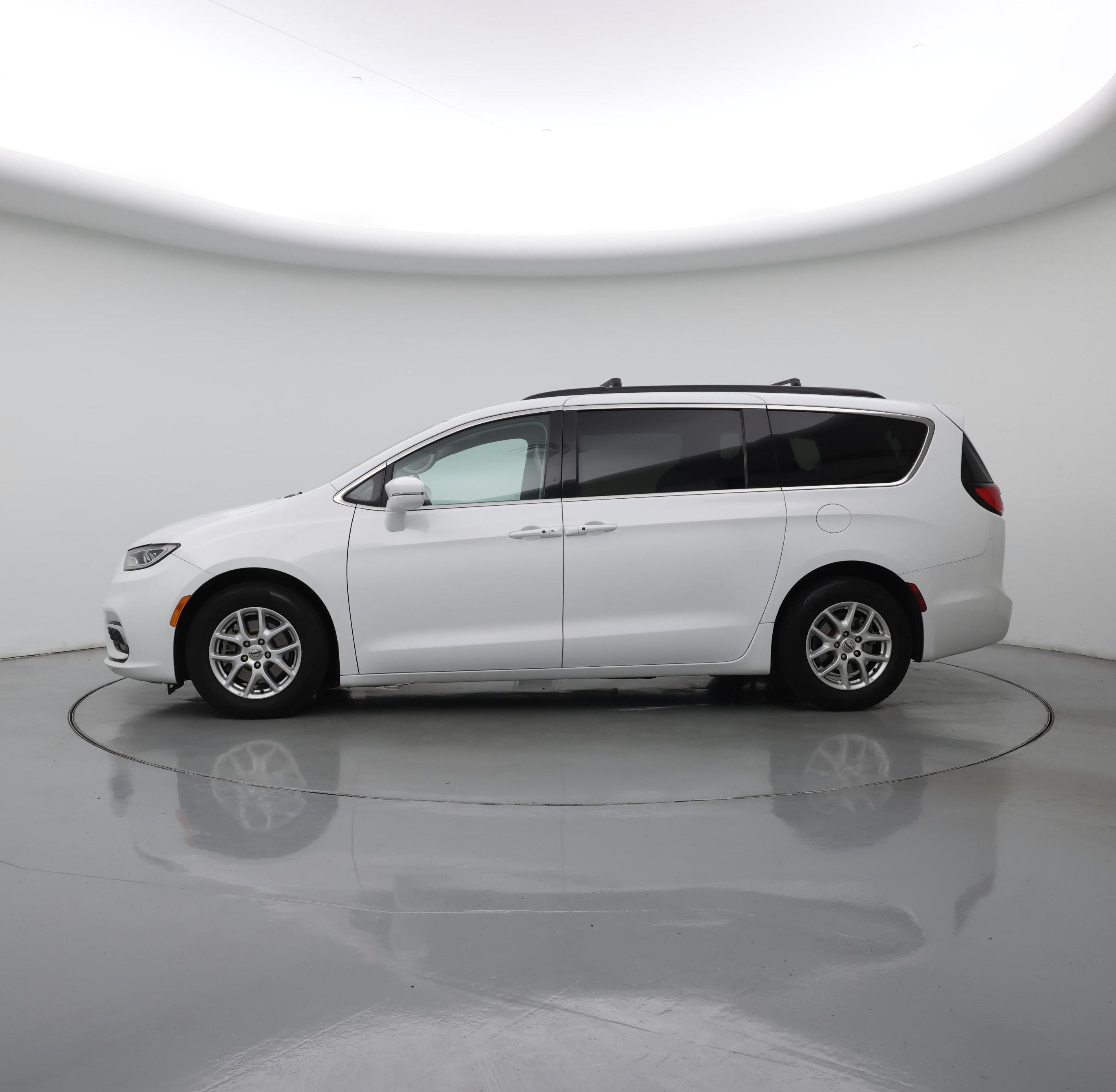 Thumbnail: 2022 Chrysler Pacifica - 3