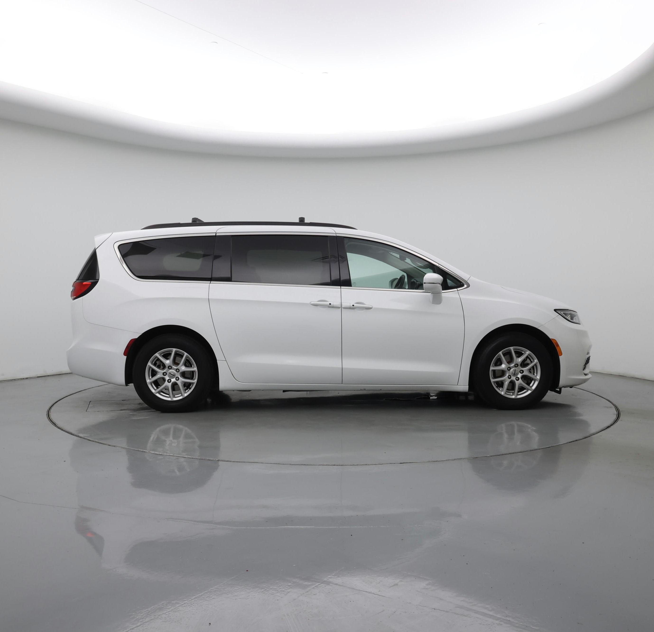 Thumbnail: 2022 Chrysler Pacifica - 7