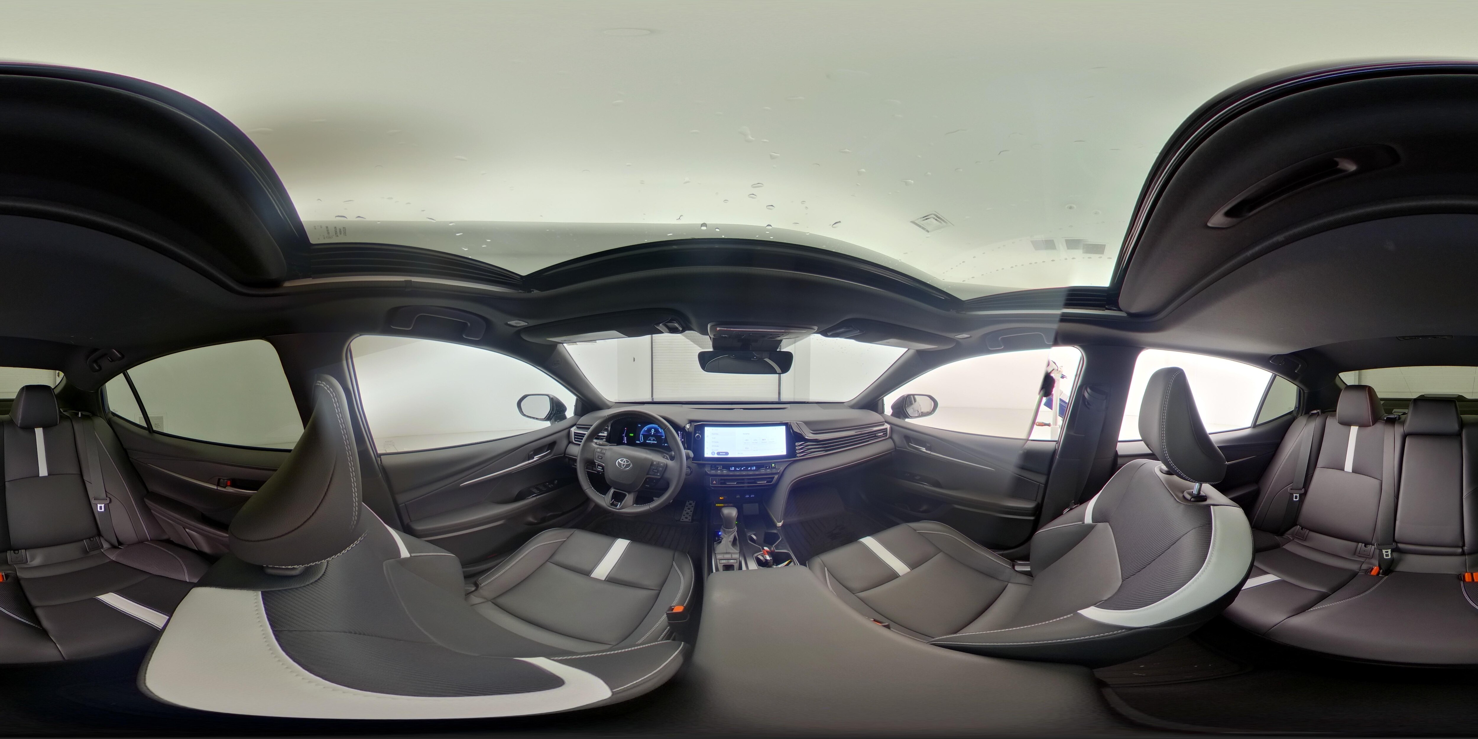 2025 Toyota Camry SE - Photo 25