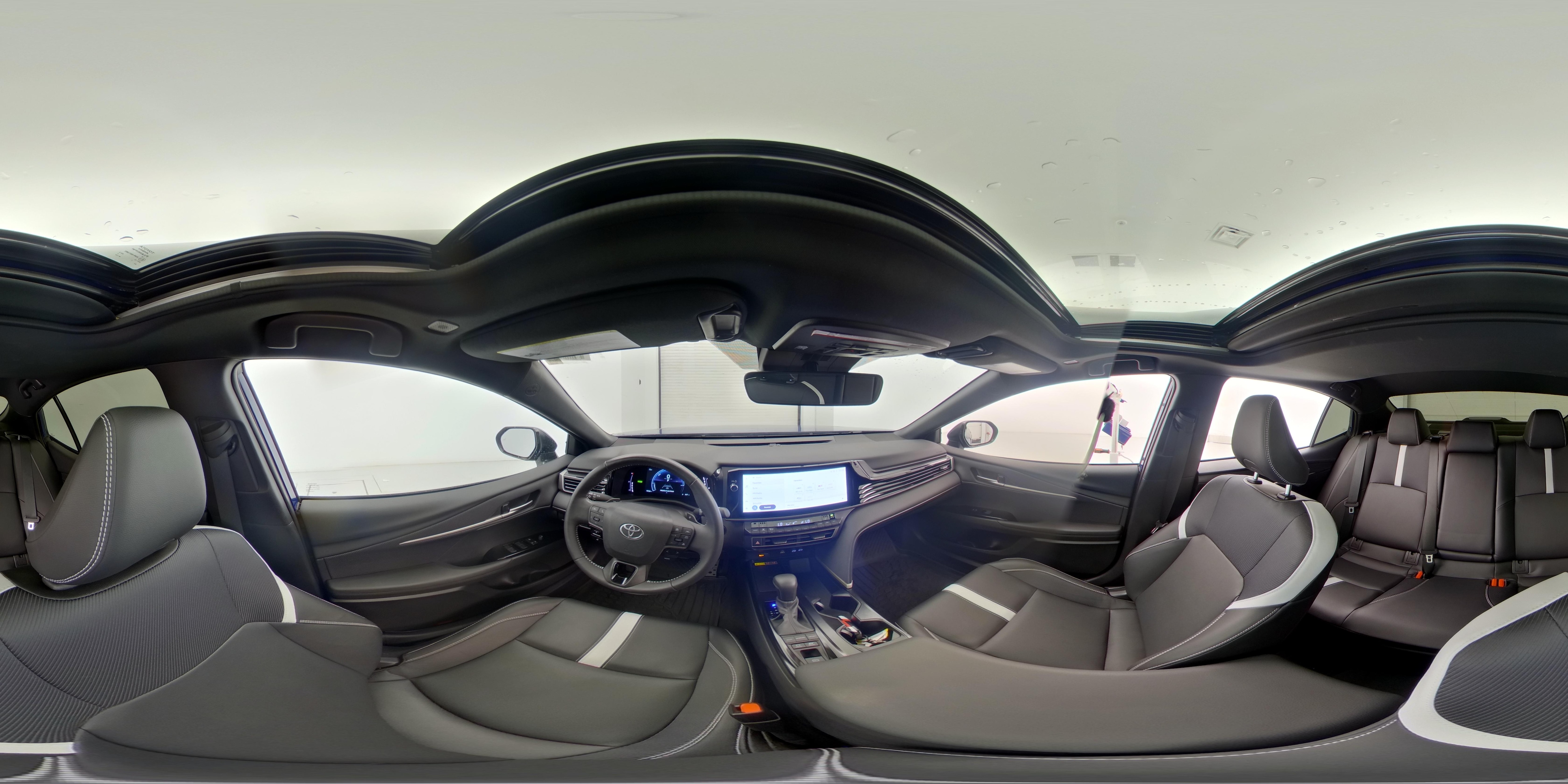 2025 Toyota Camry SE - Photo 27