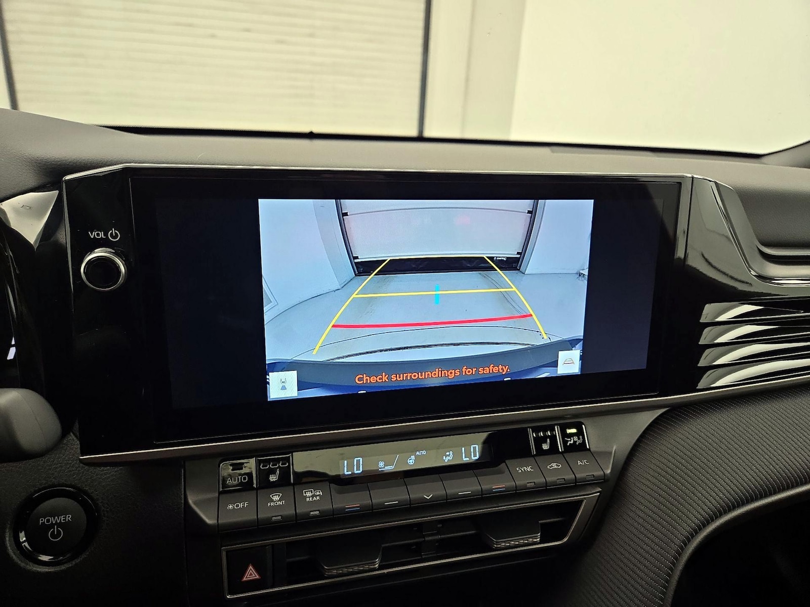 2025 Toyota Camry SE - Photo 15