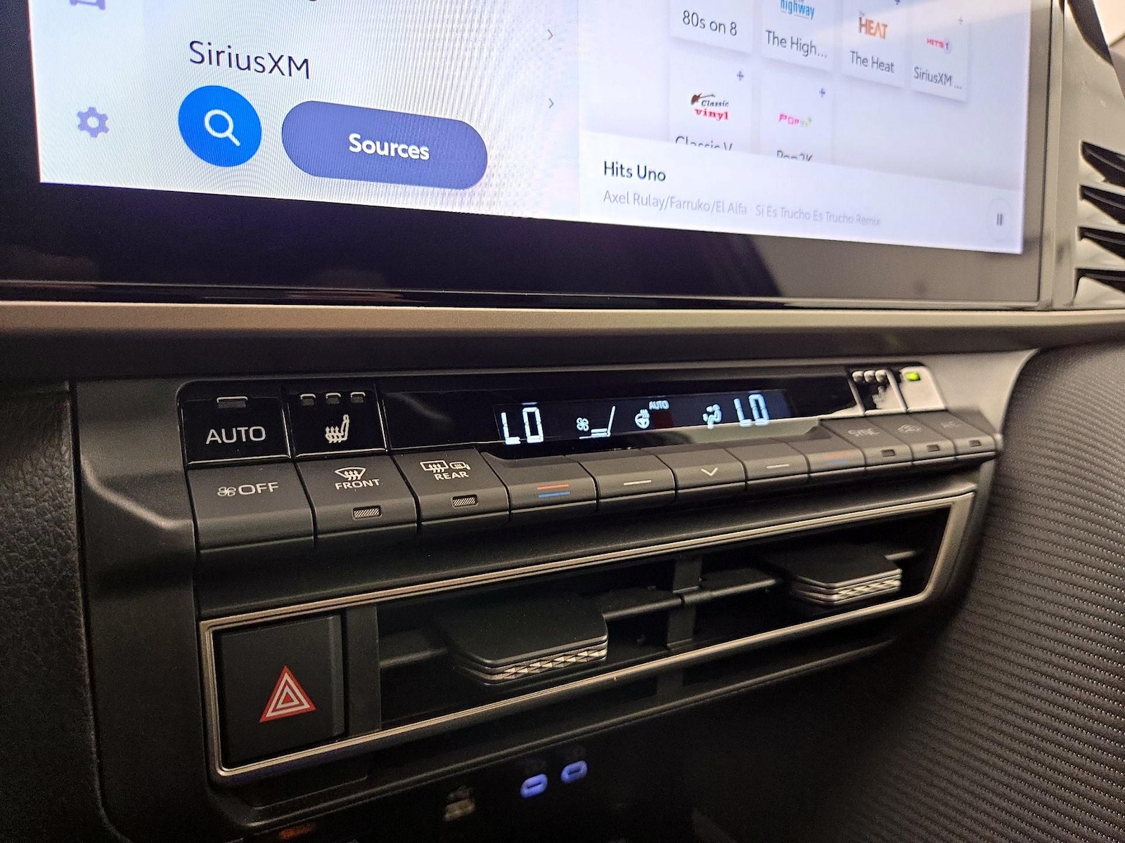 2025 Toyota Camry SE - Photo 17