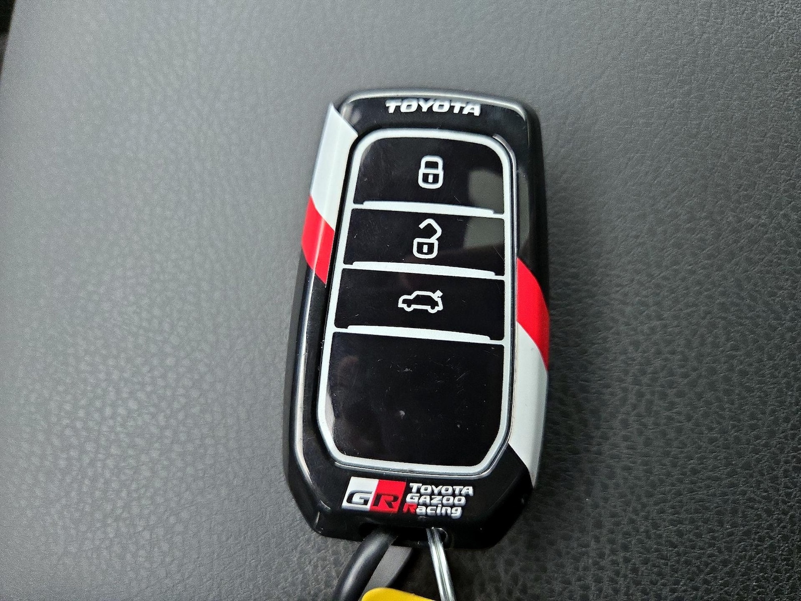 2025 Toyota Camry SE - Photo 24