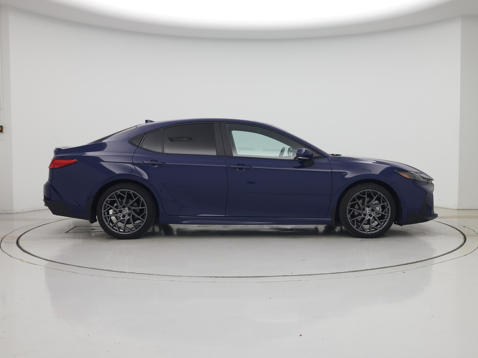 2025 Toyota Camry SE - Photo 8