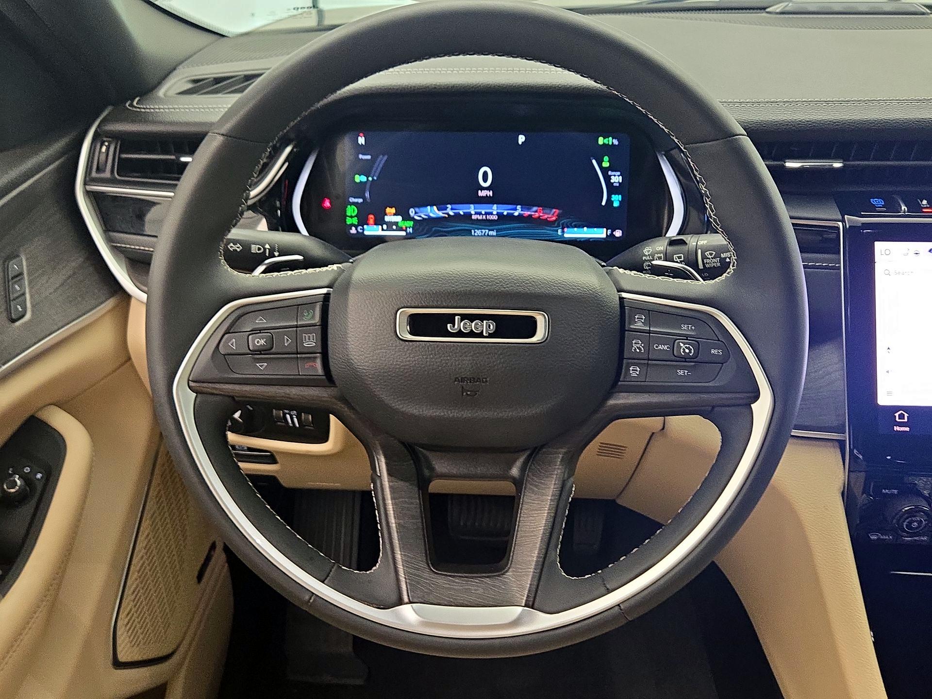 Thumbnail: 2023 Jeep Grand Cherokee - 10
