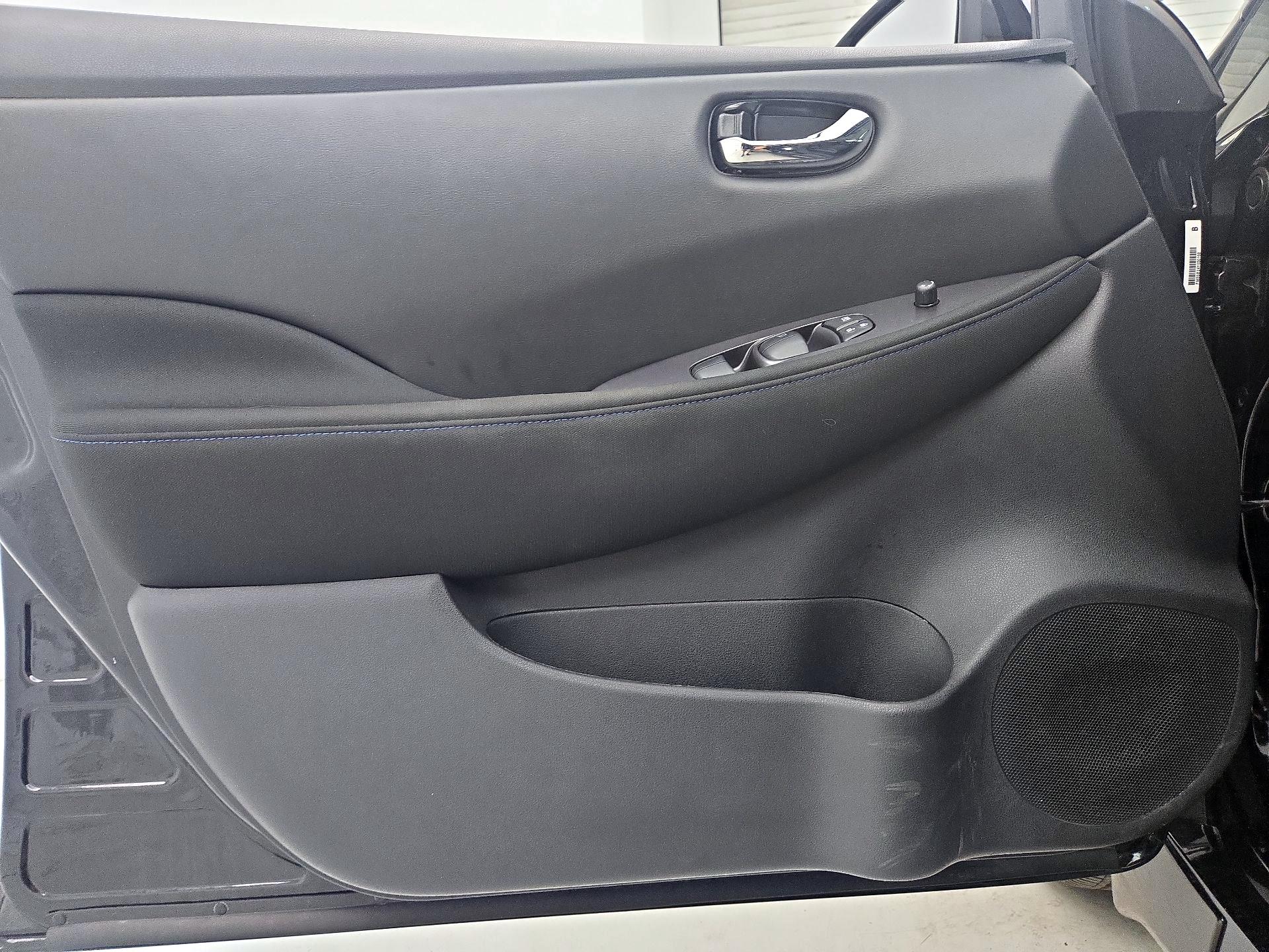 Thumbnail: 2025 Nissan Leaf - 12
