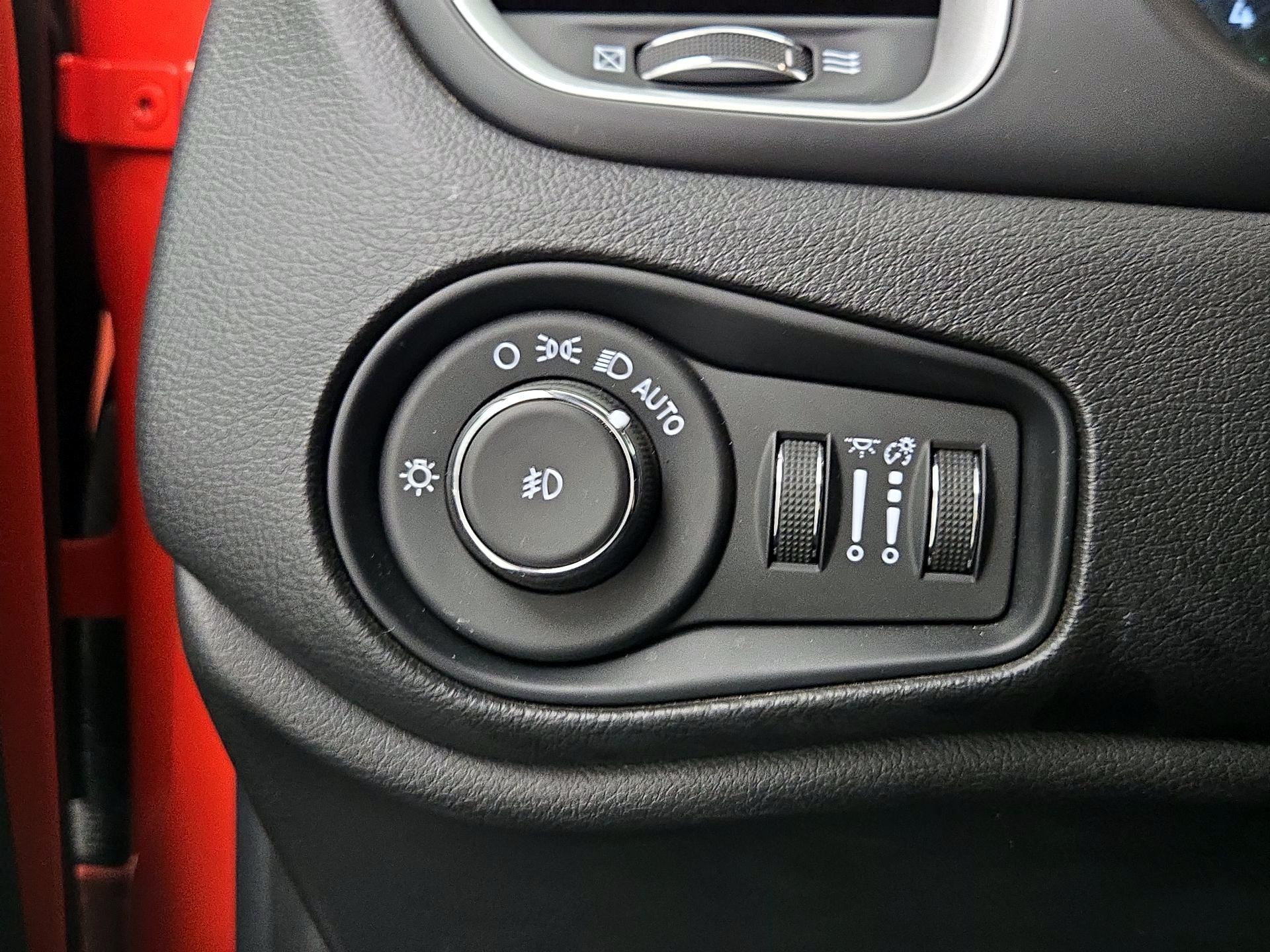 Thumbnail: 2021 Jeep Renegade - 13