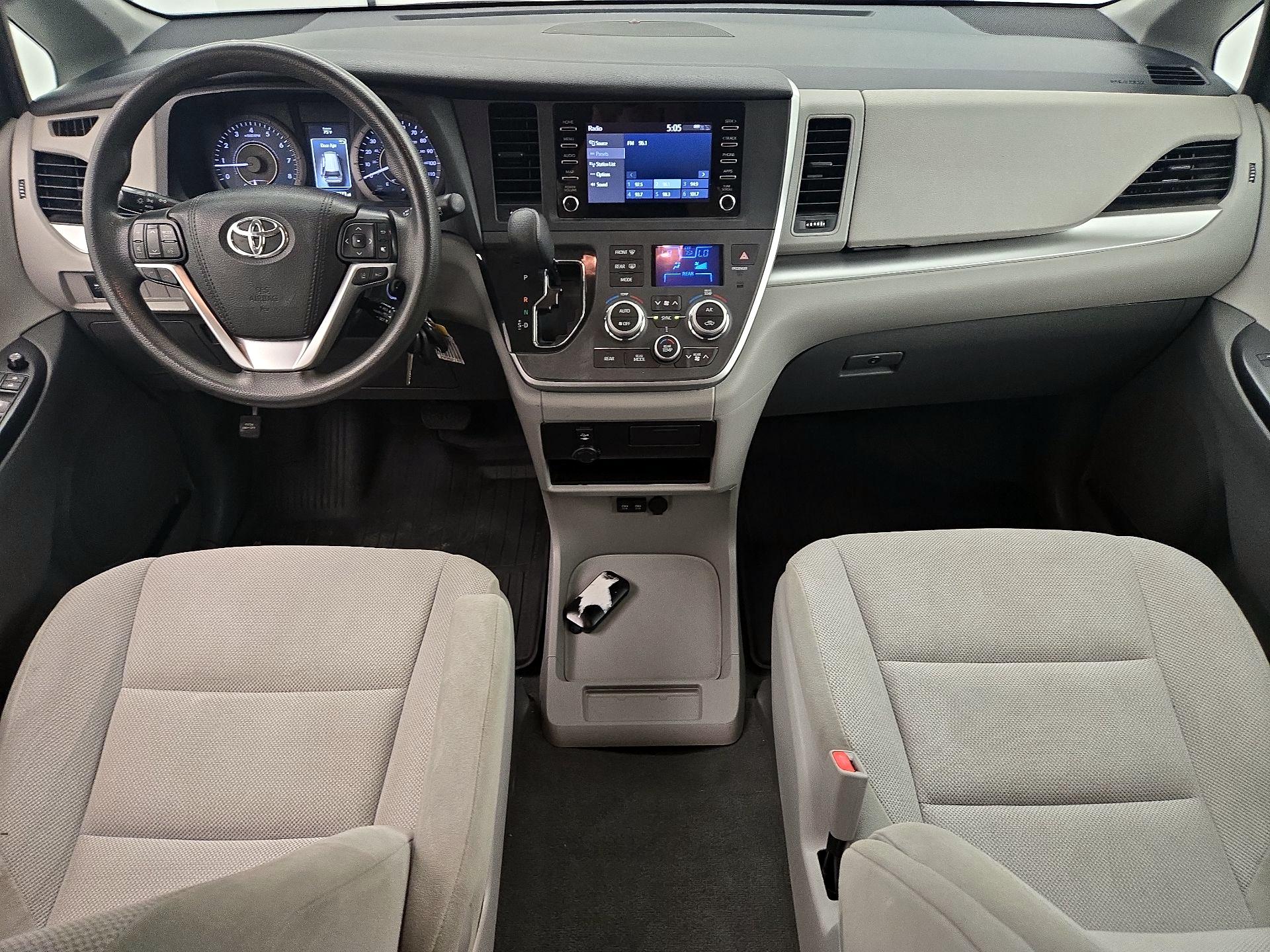 Thumbnail: 2020 Toyota Sienna - 9