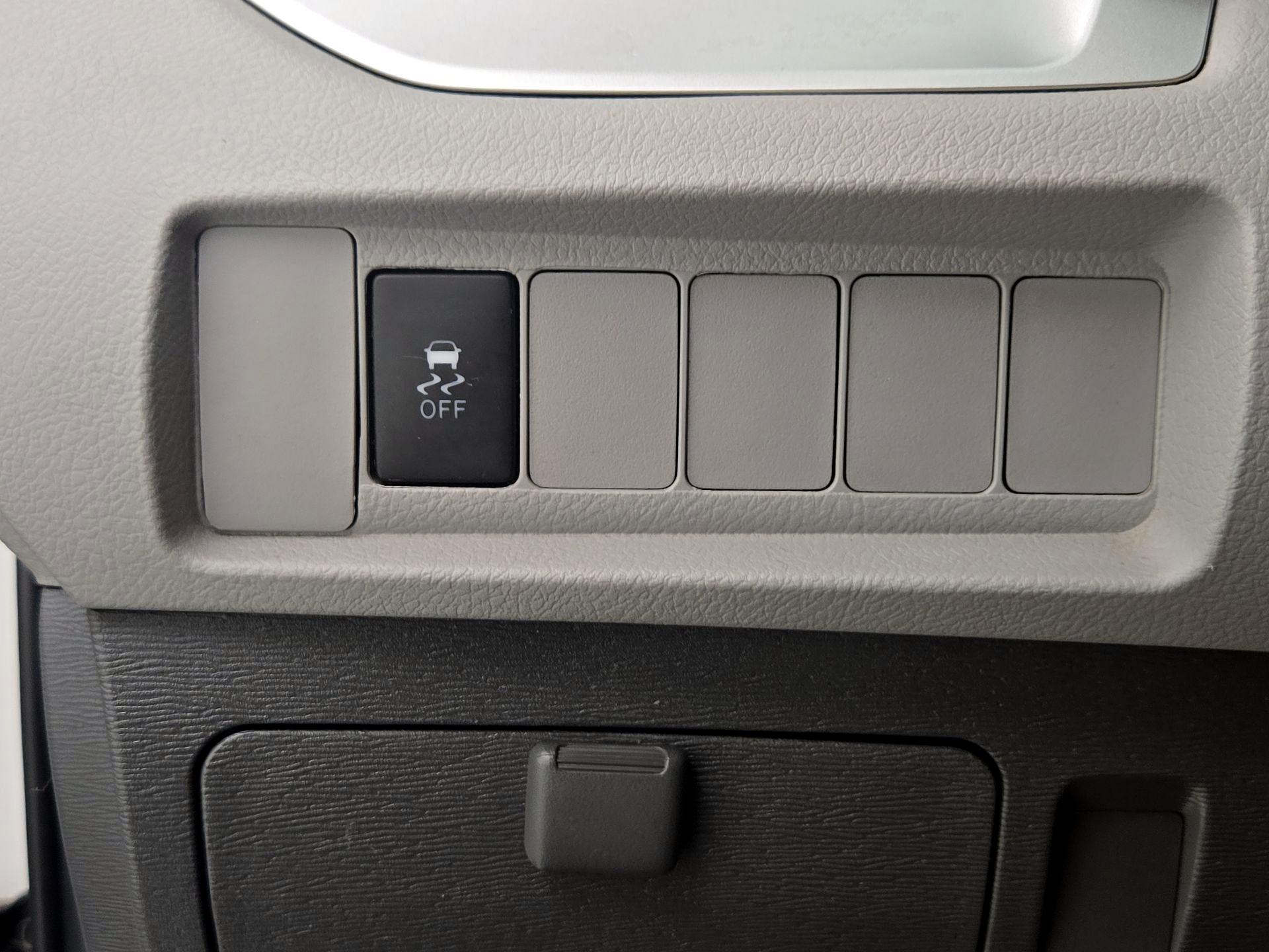 Thumbnail: 2020 Toyota Sienna - 13