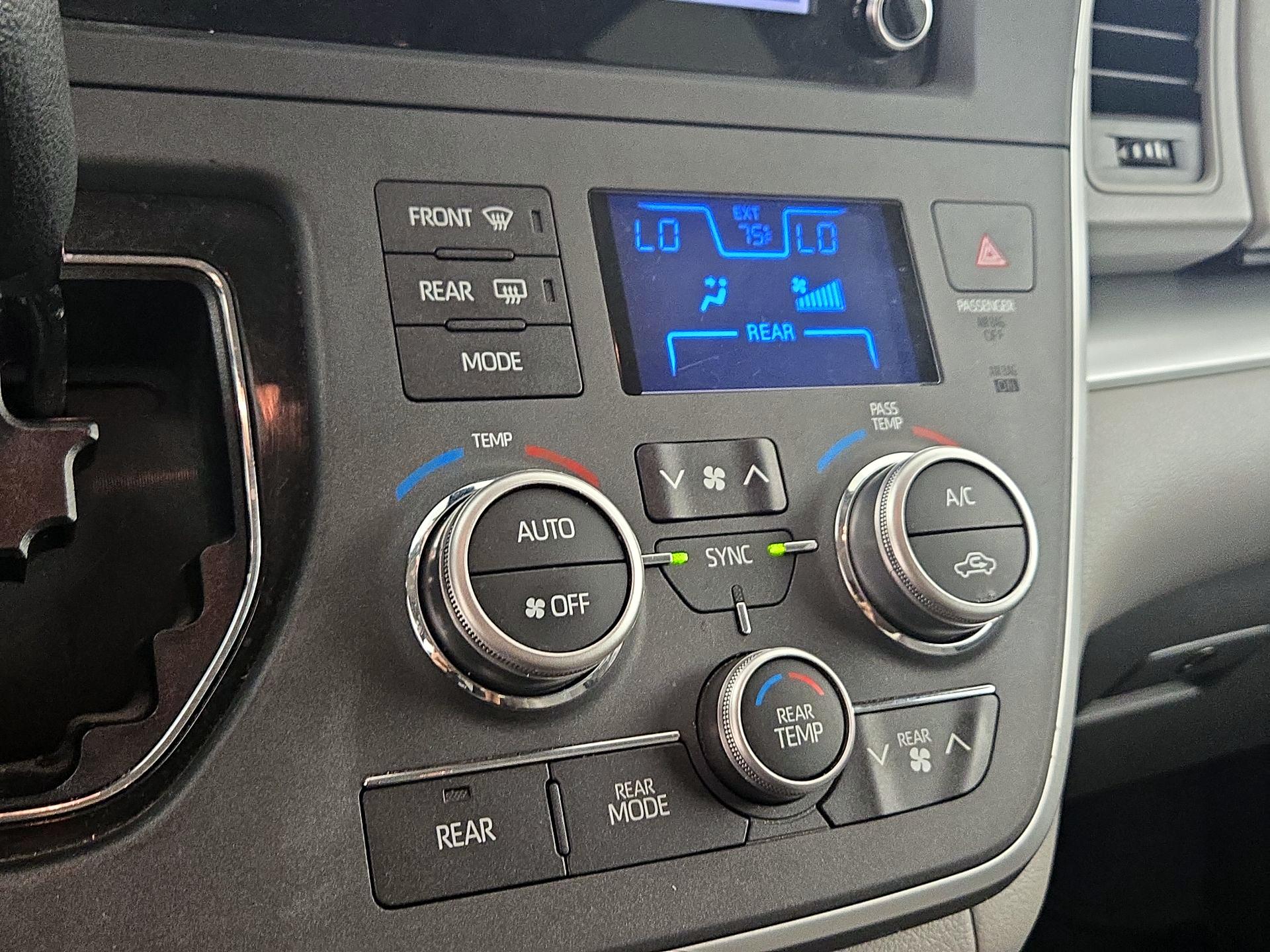 Thumbnail: 2020 Toyota Sienna - 16