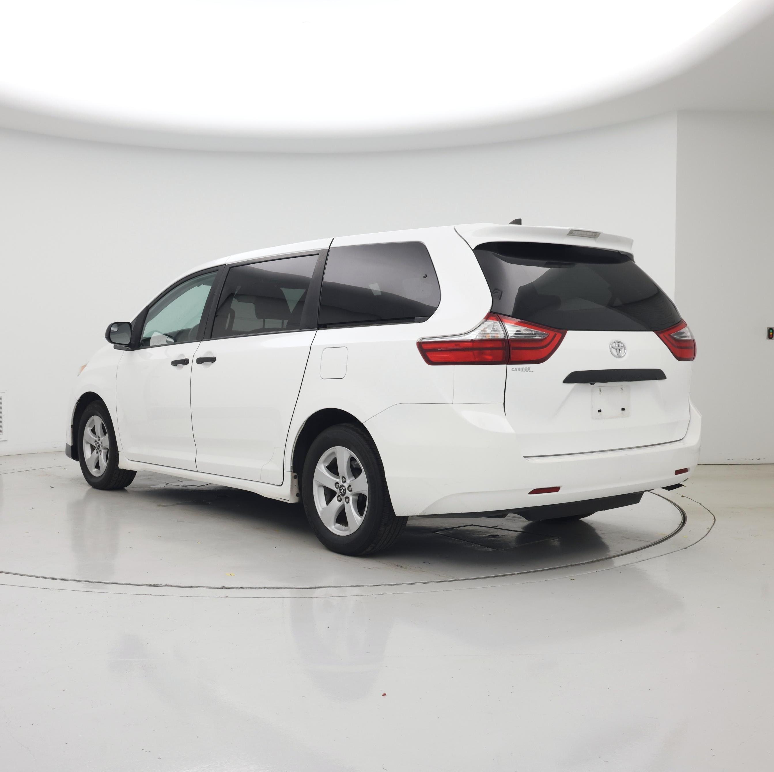 Thumbnail: 2020 Toyota Sienna - 2