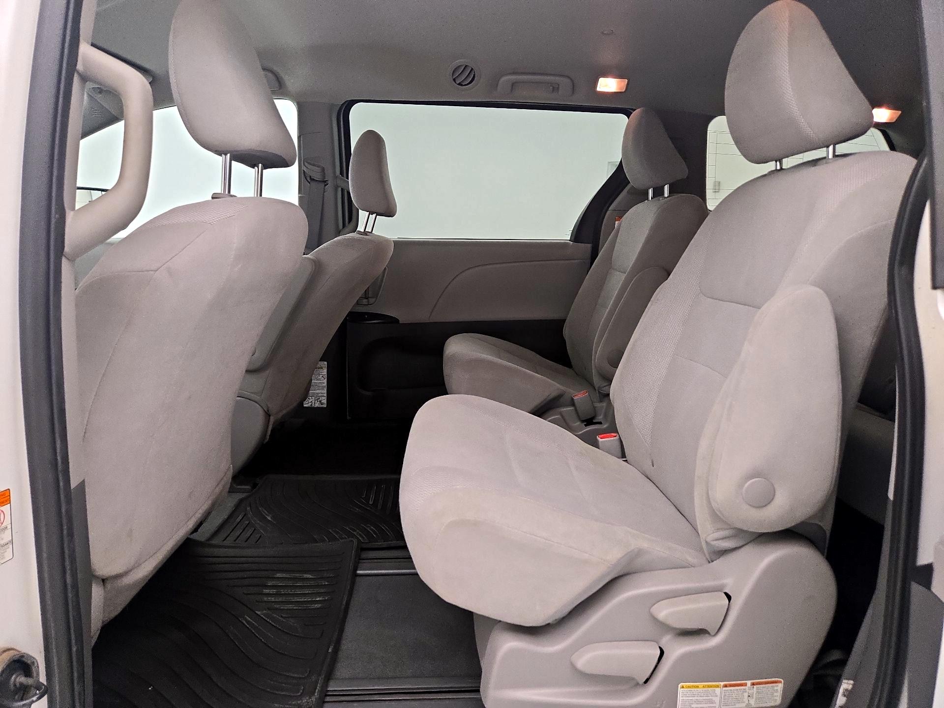 Thumbnail: 2020 Toyota Sienna - 19