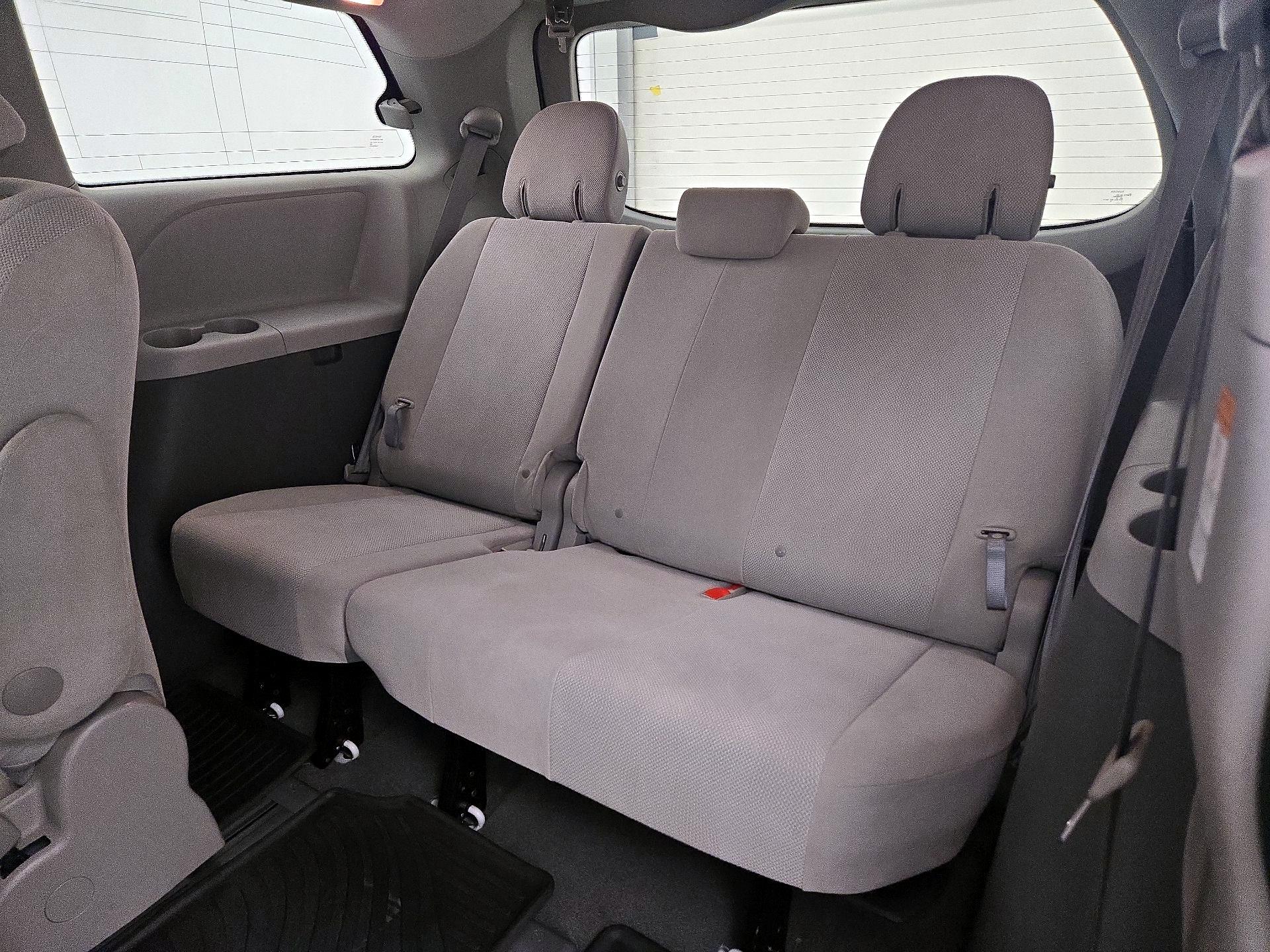 Thumbnail: 2020 Toyota Sienna - 20