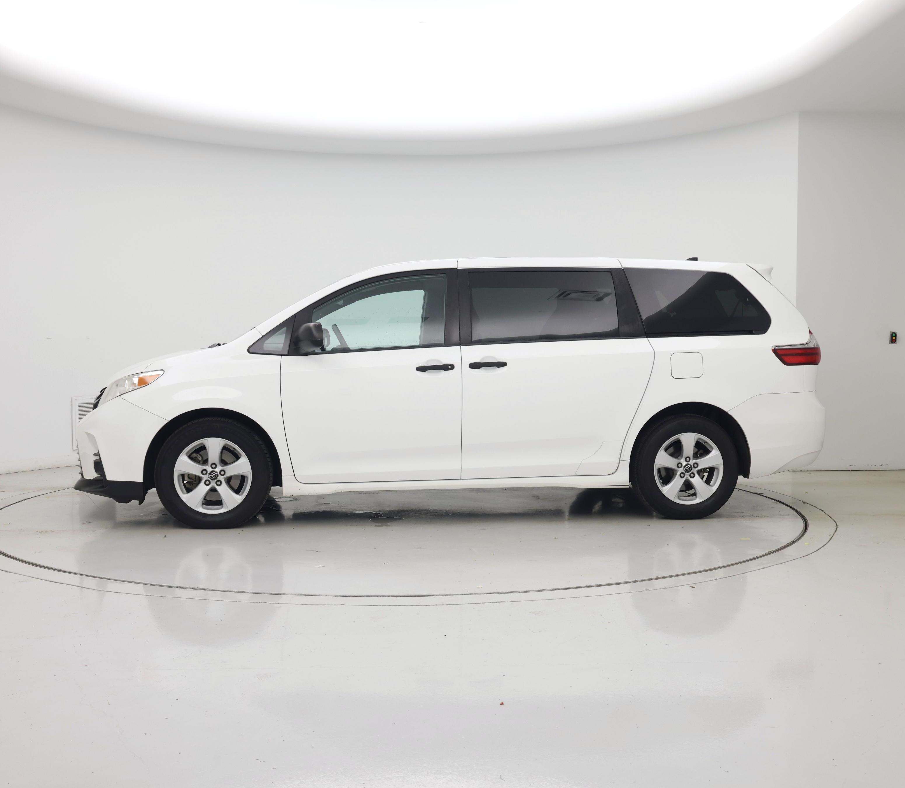 Thumbnail: 2020 Toyota Sienna - 3