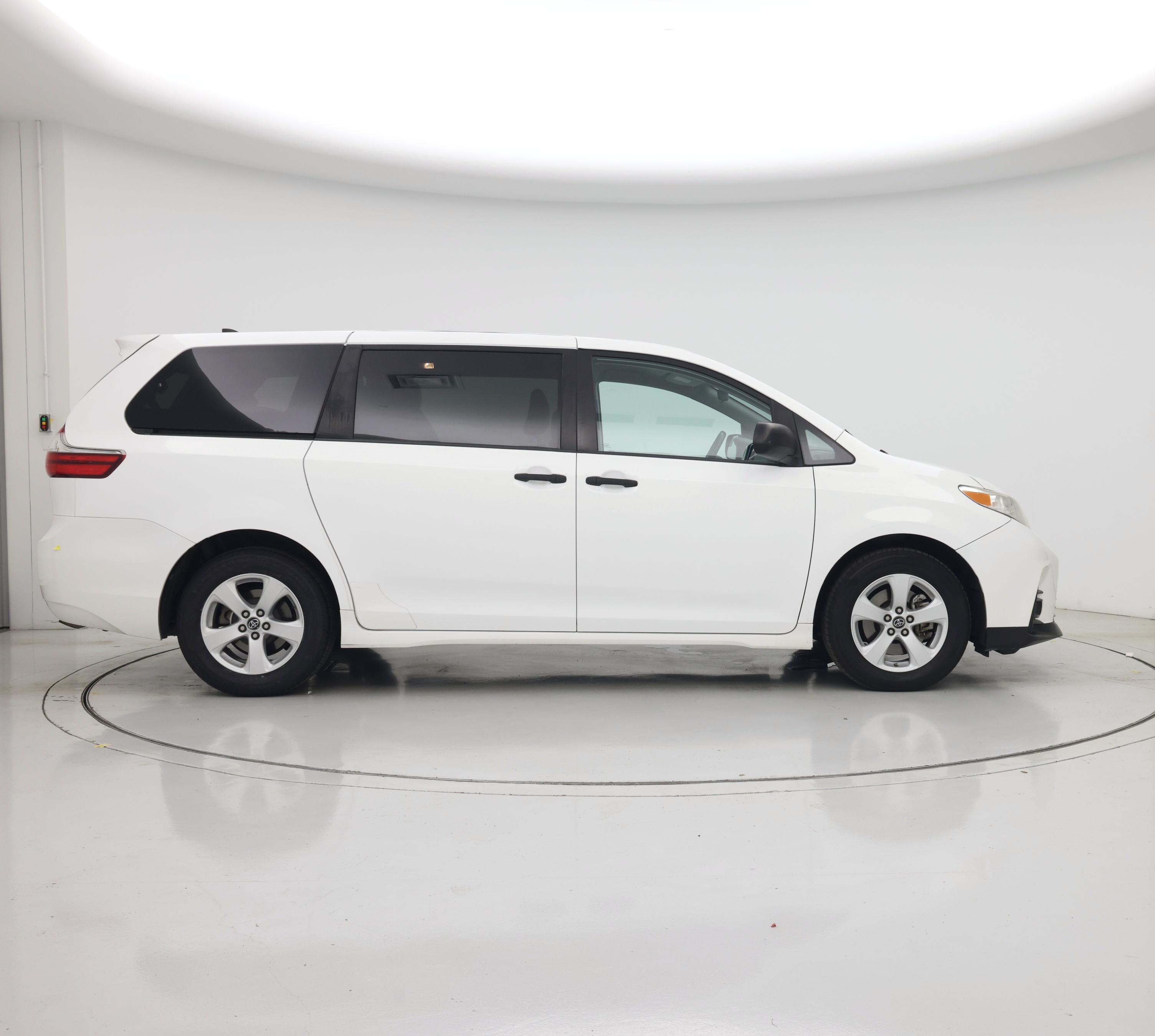 Thumbnail: 2020 Toyota Sienna - 7