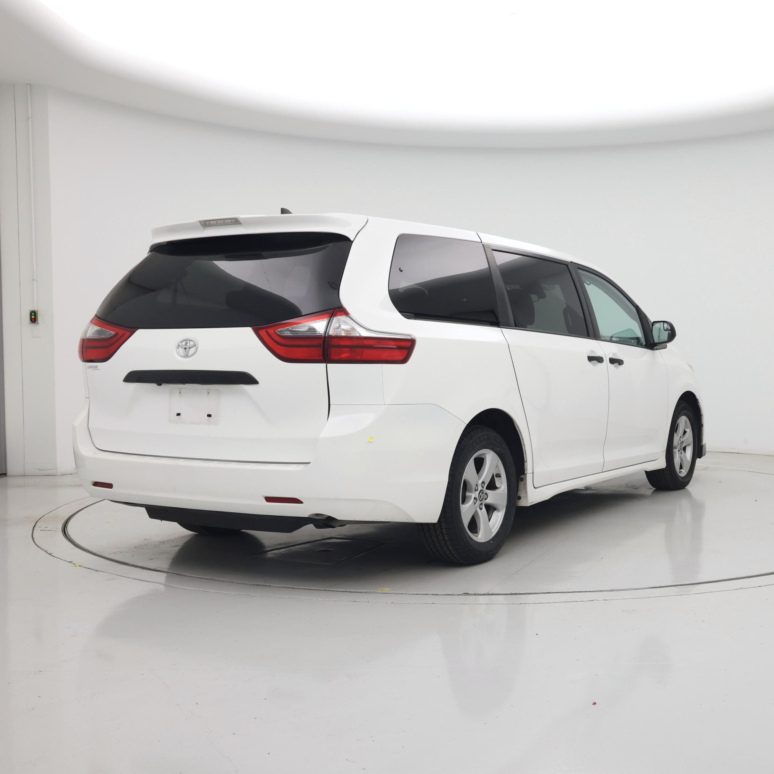 Thumbnail: 2020 Toyota Sienna - 8