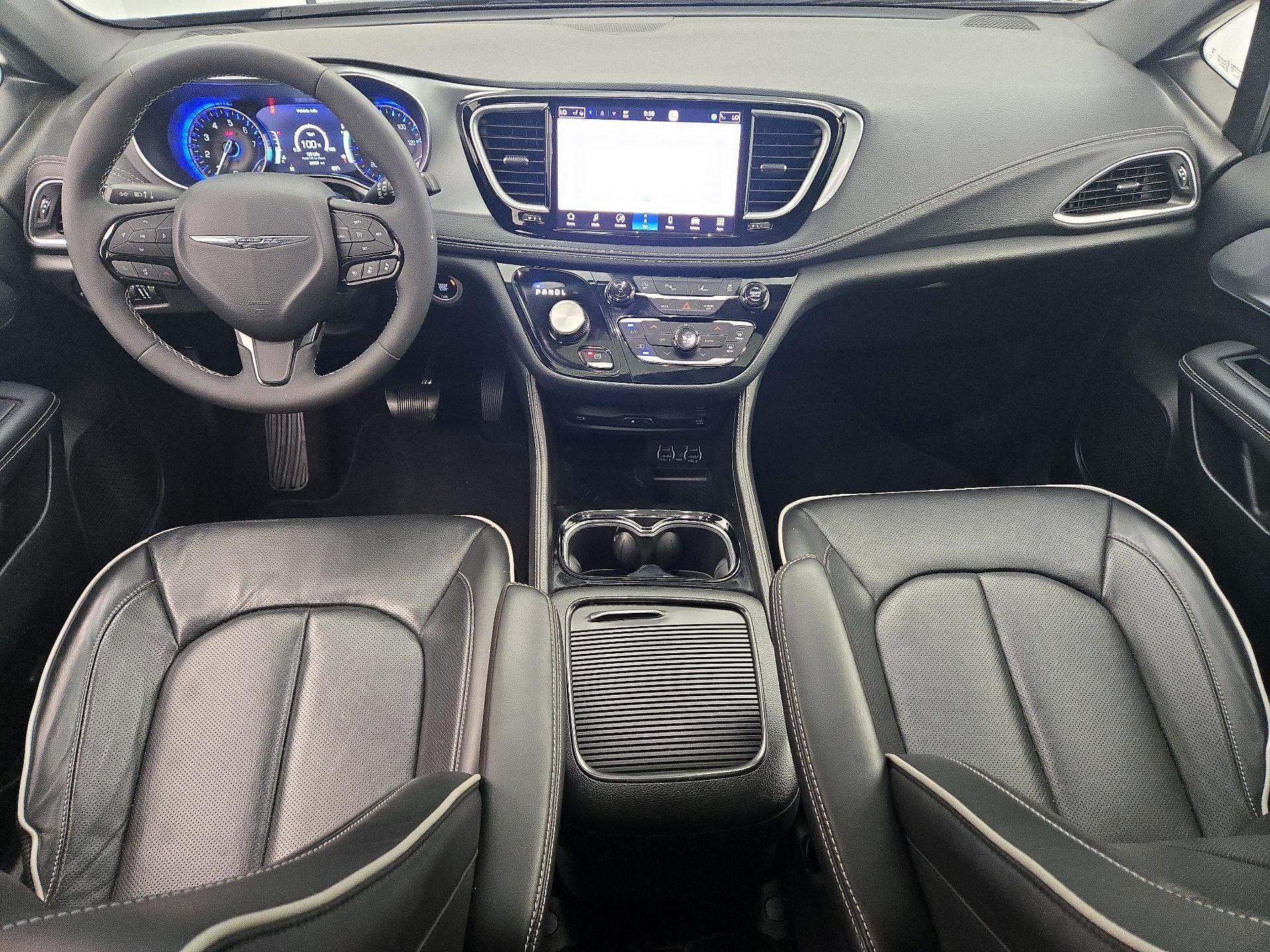 Thumbnail: 2025 Chrysler Pacifica - 9