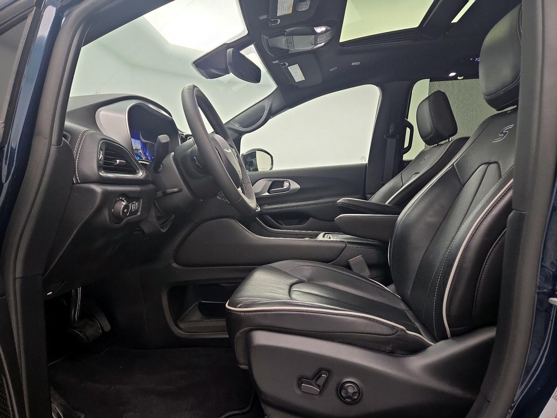 Thumbnail: 2025 Chrysler Pacifica - 11